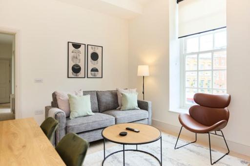 The East Mile Crib - Bright 2bdr Flat Apartment *