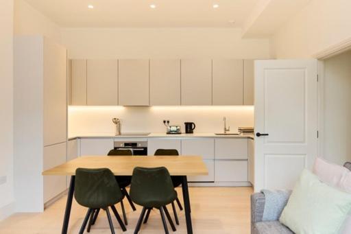 The East Mile Crib - Bright 2bdr Flat *