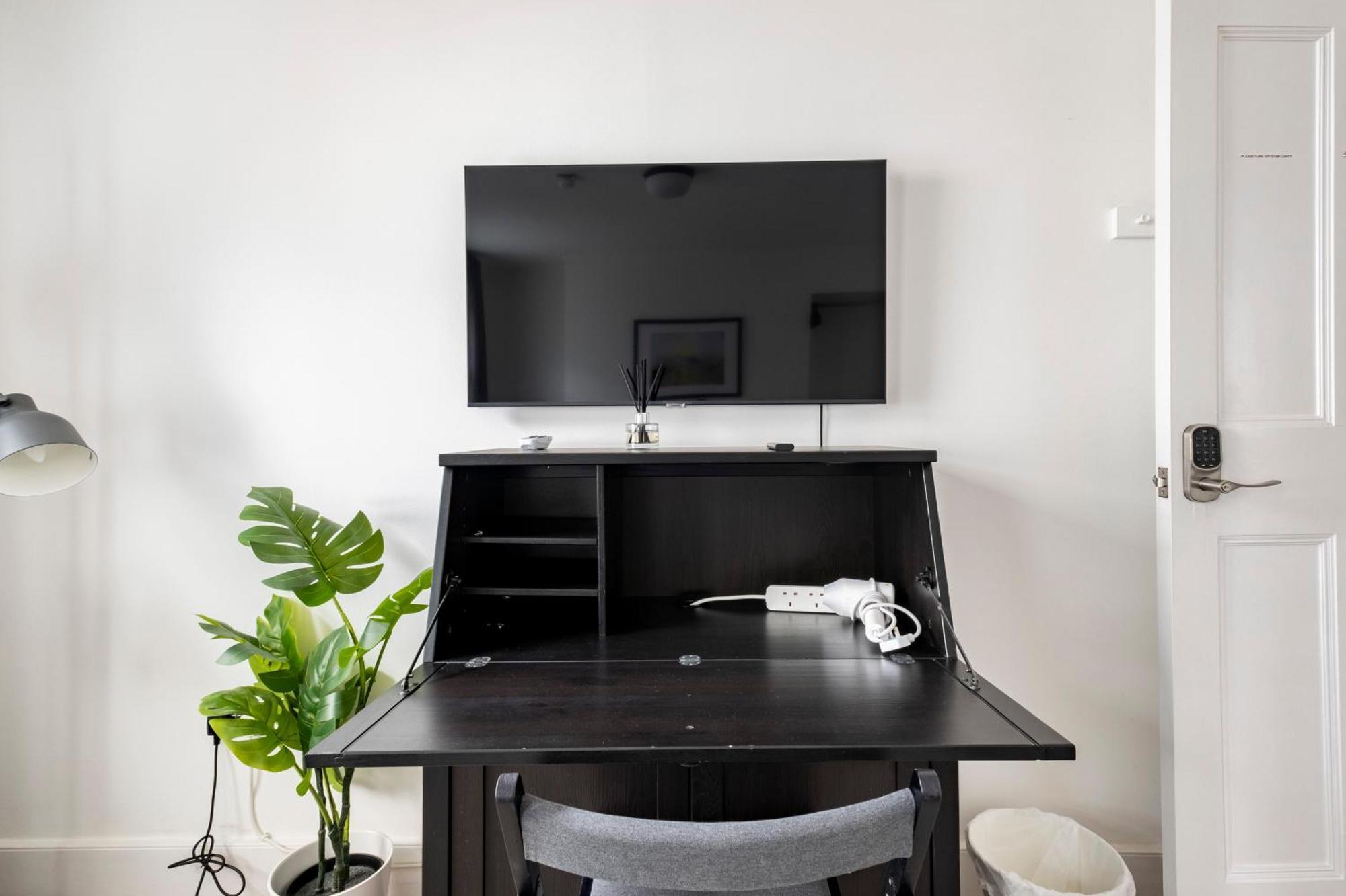 195vbr With Private Bathrooms, Shared Kitchen Apartment