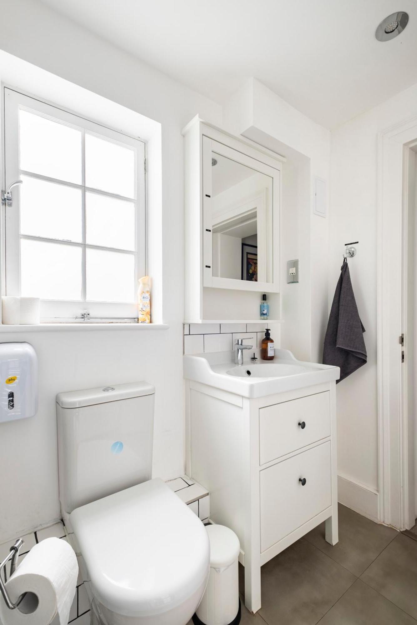 195vbr With Private Bathrooms, Shared Kitchen *