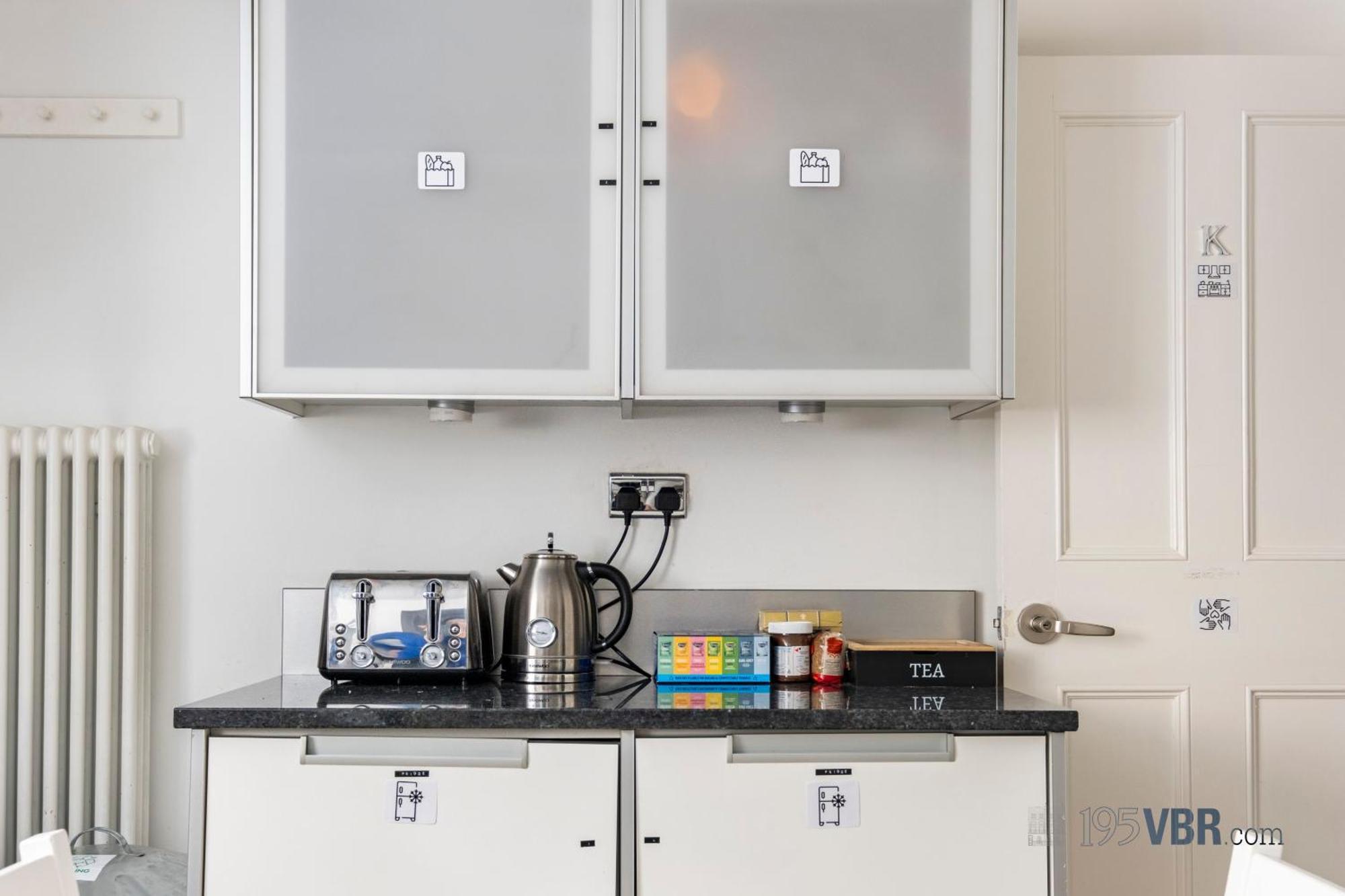 195vbr With Private Bathrooms, Shared Kitchen Apartment