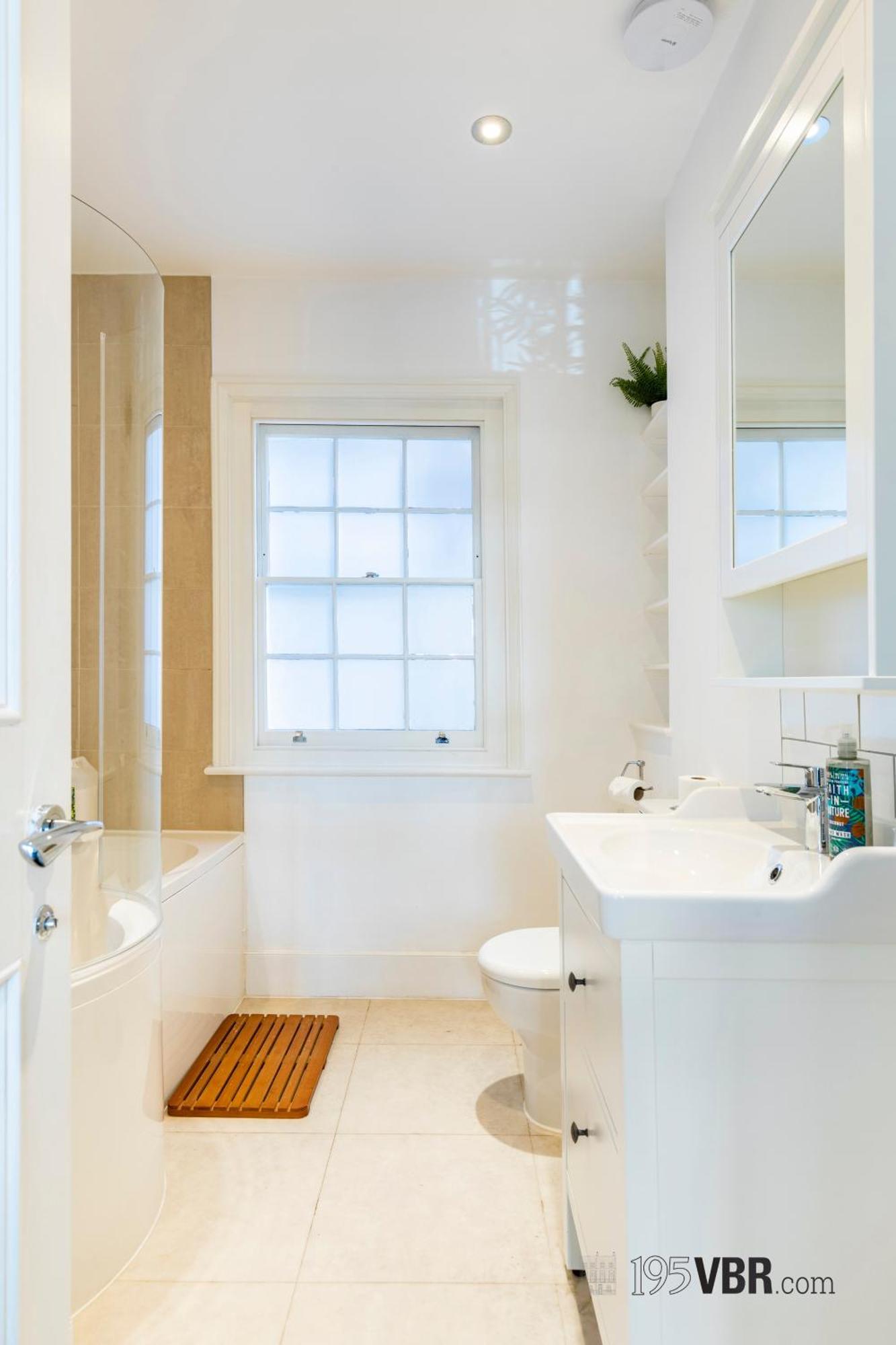 195vbr With Private Bathrooms, Shared Kitchen