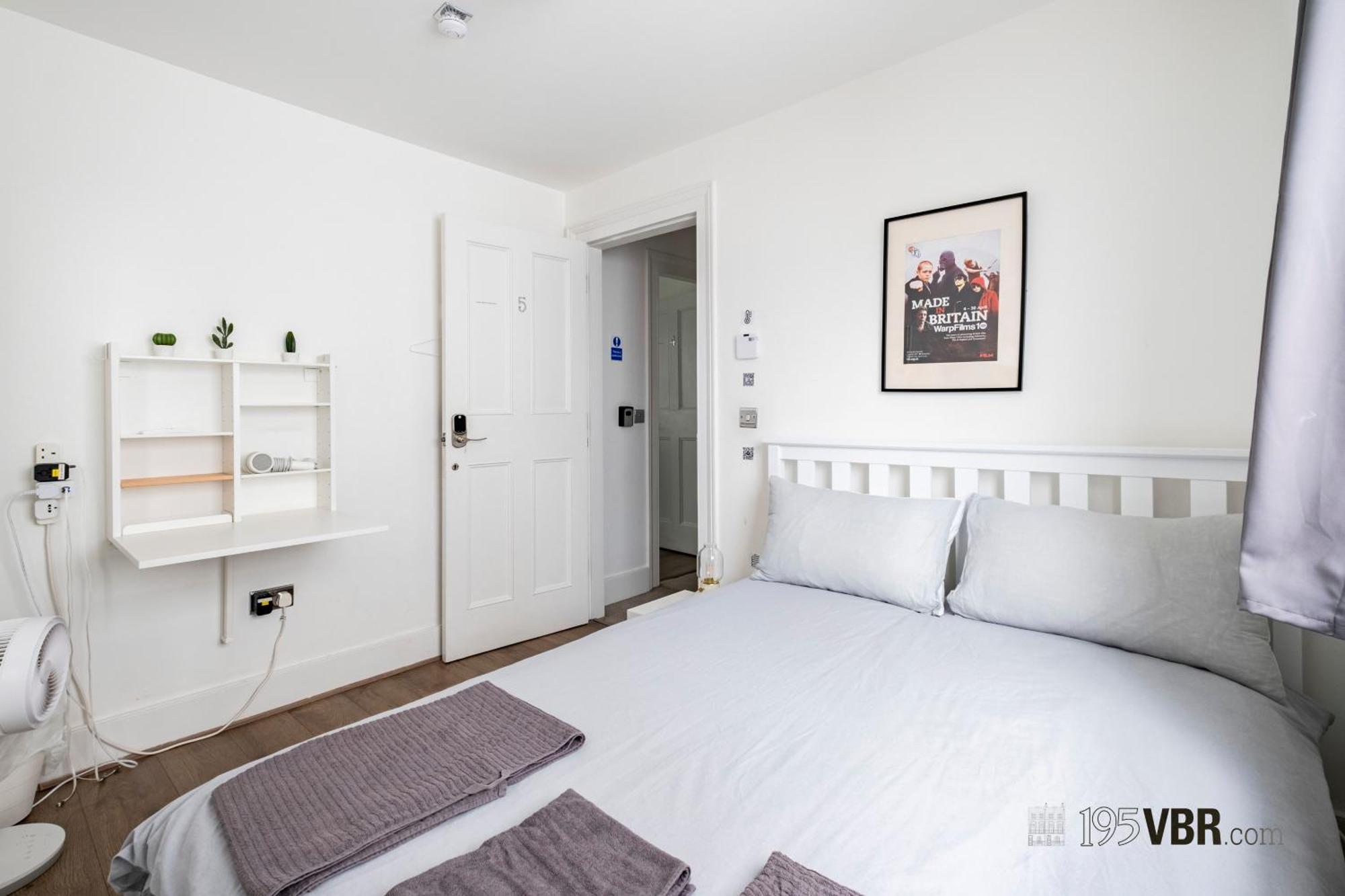 195vbr With Private Bathrooms, Shared Kitchen Apartment