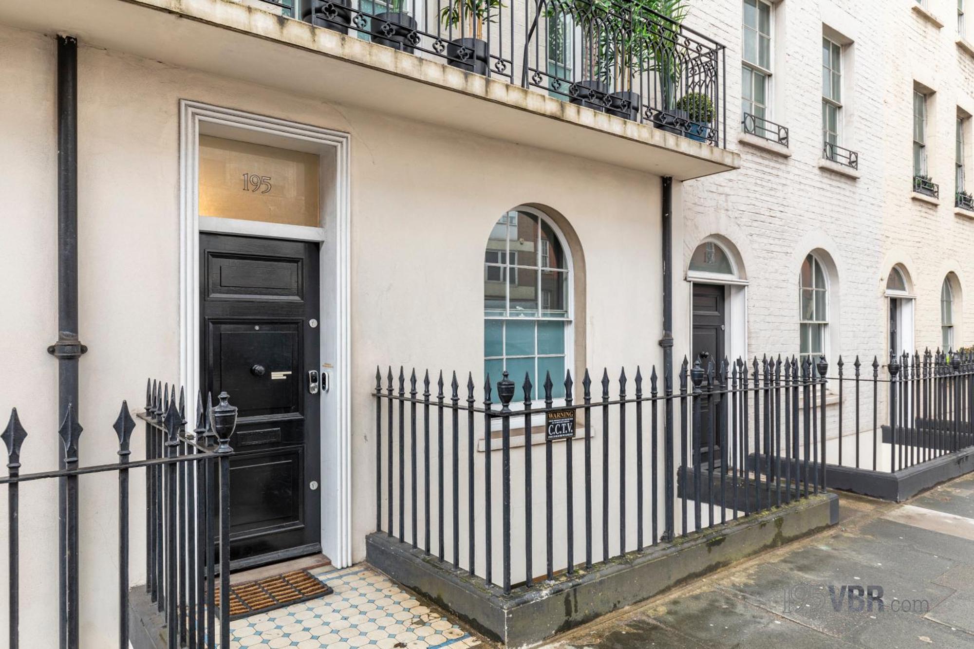 195vbr With Private Bathrooms, Shared Kitchen Apartment