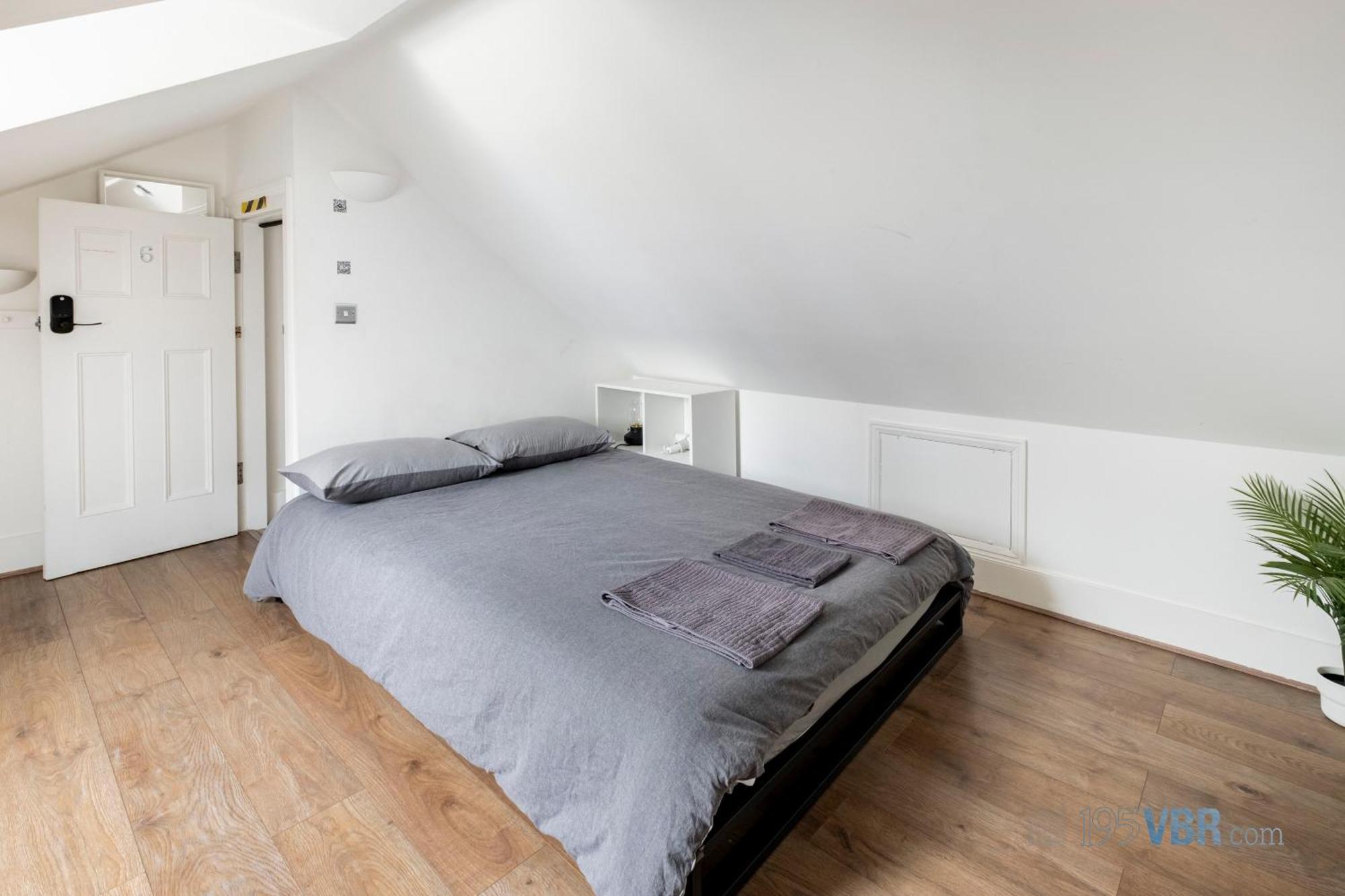 195vbr With Private Bathrooms, Shared Kitchen London