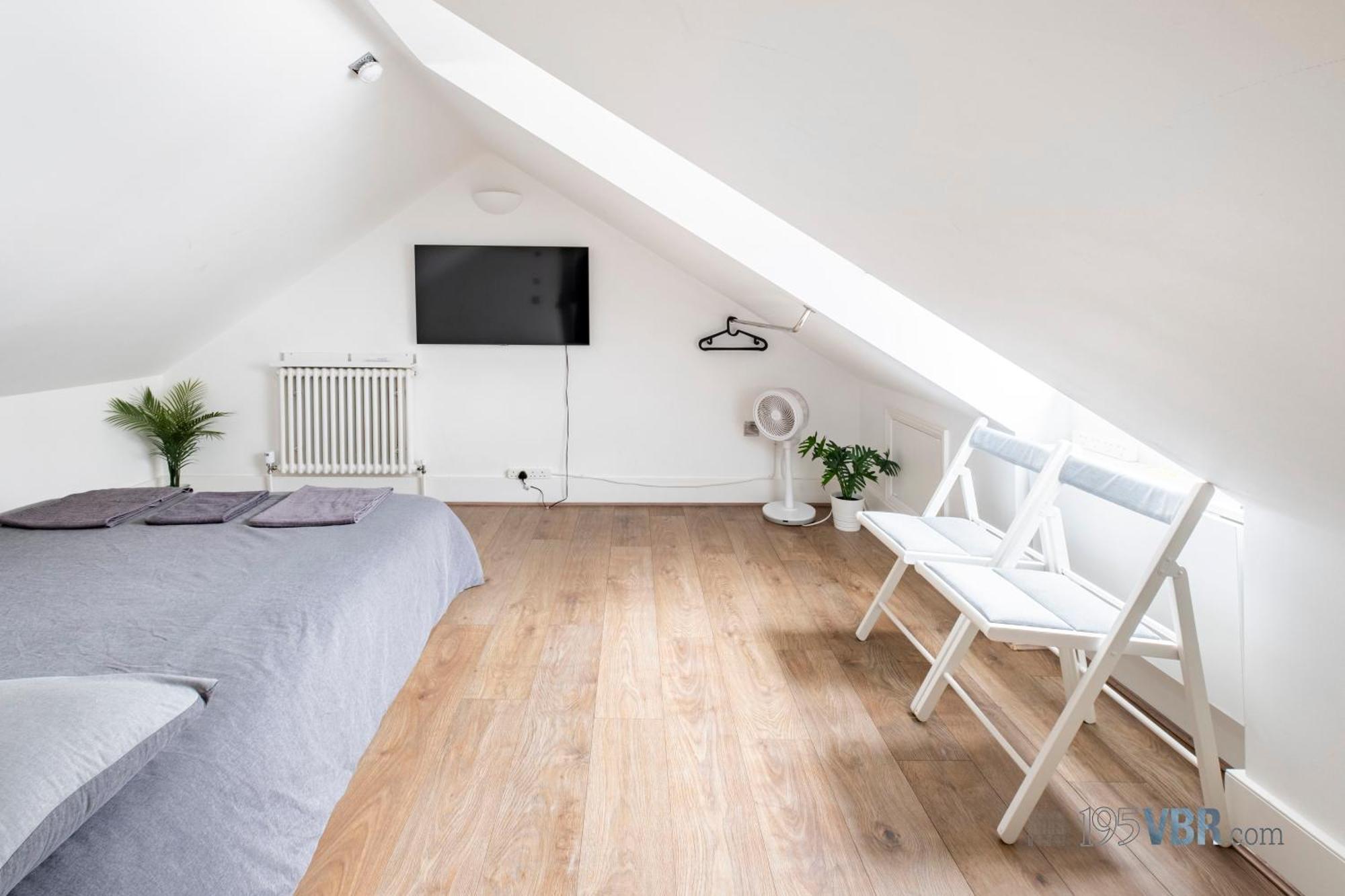 Apartment 195vbr With Private Bathrooms, Shared Kitchen *