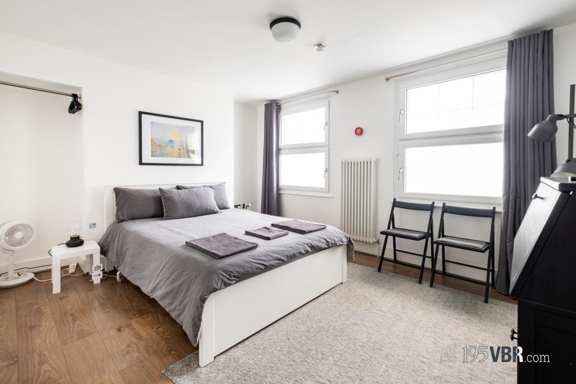 195vbr With Private Bathrooms, Shared Kitchen