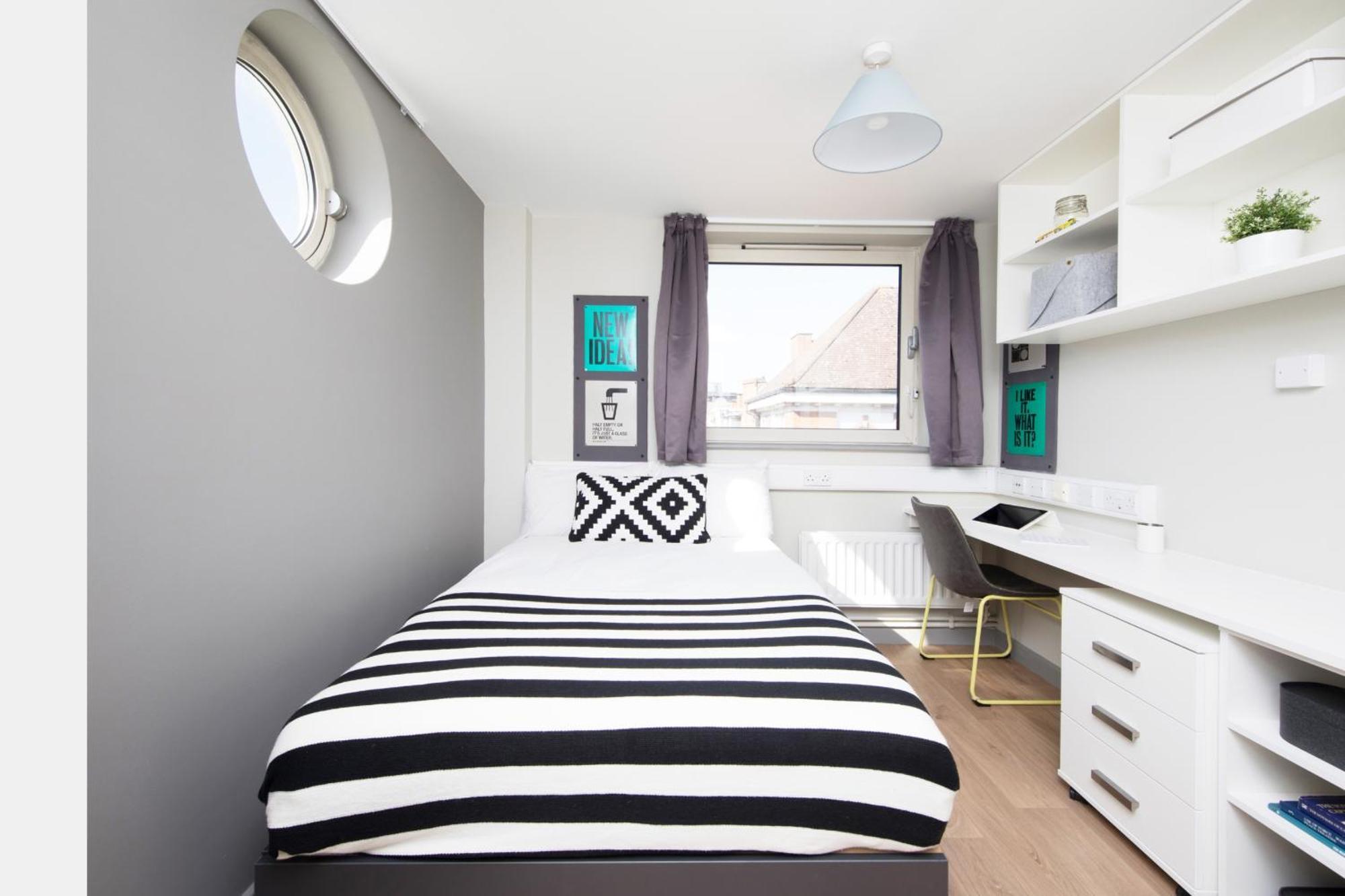 Student Only, Ensuite In A At Privatunterkunft