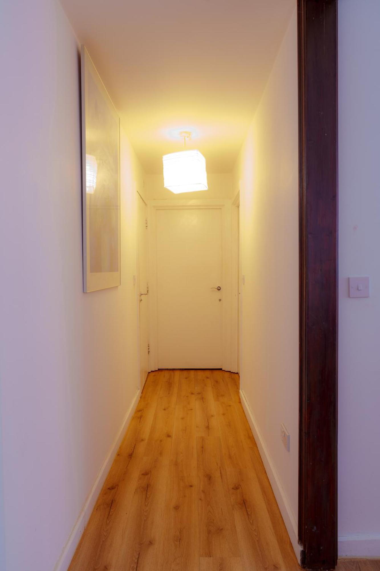 Spacious 2bd 2baths In * London