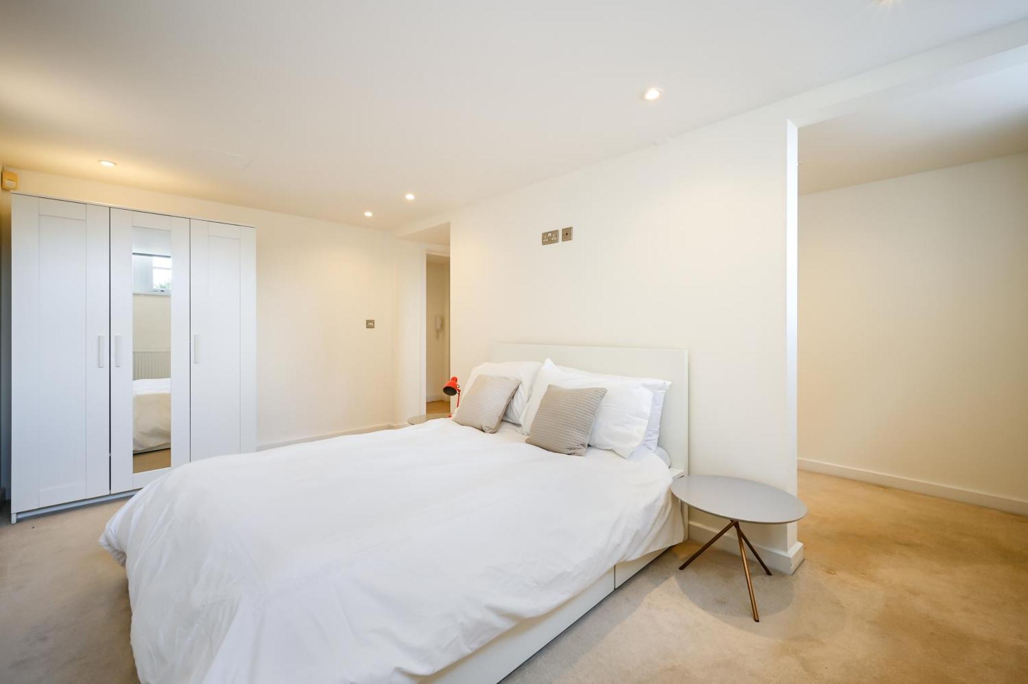 Manhattan Loft In Wimbledon