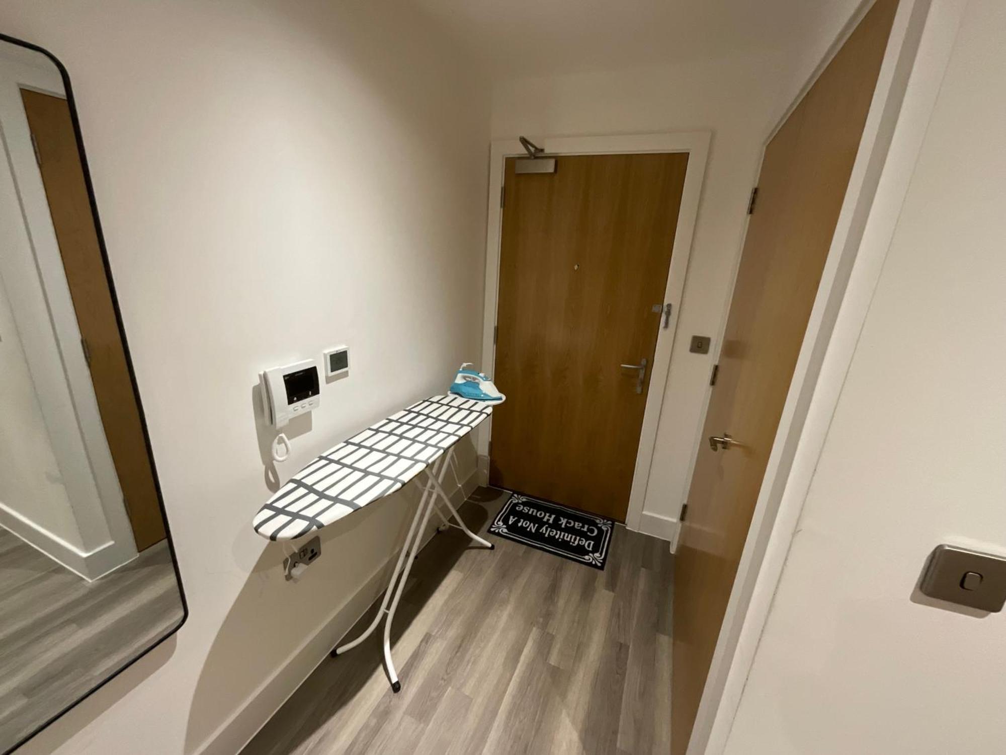 Single Bed In Shared Greater Gem Near O2 Arena & Thames With Free Parking Apartment *