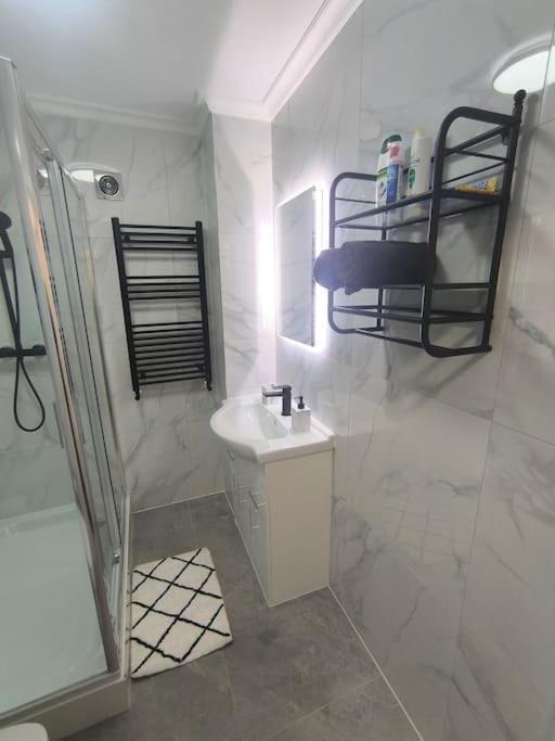 Style Room, Near Tooting Broadway Station London