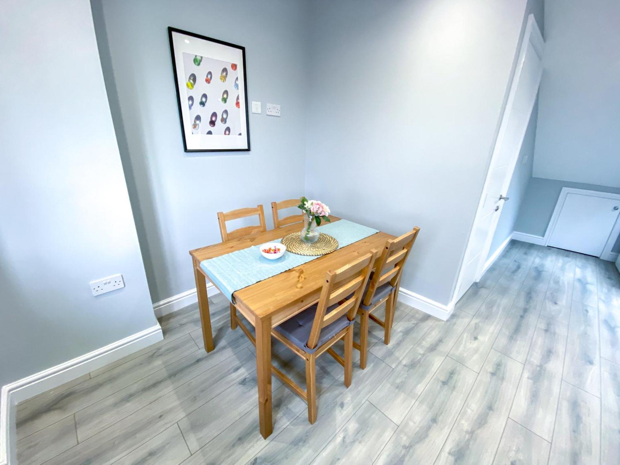 Large 1-bedroom Flat, 5 Guest, - F4 Apartment London