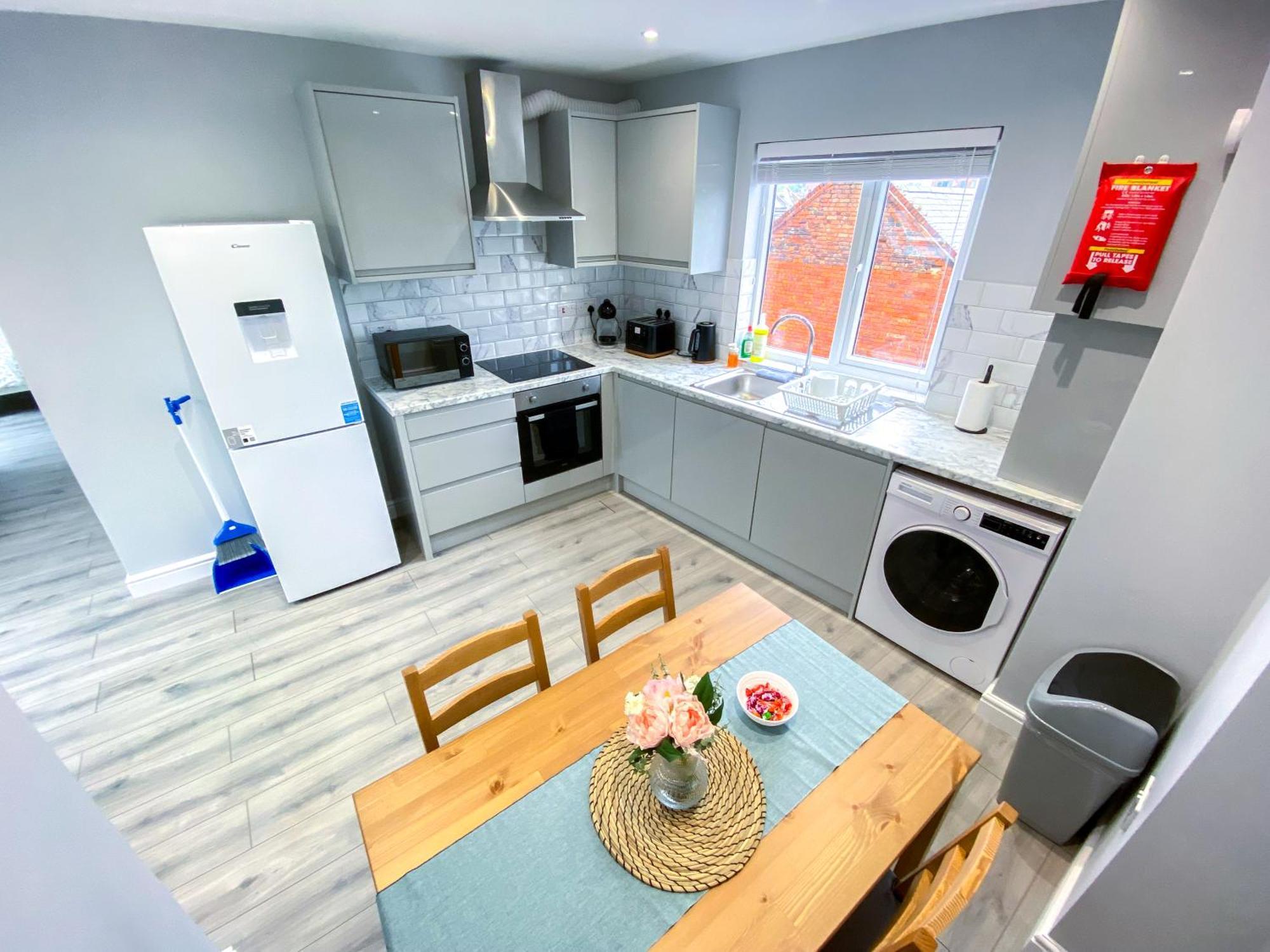 Large 1-bedroom Flat, 5 Guest, - F4 Apartment