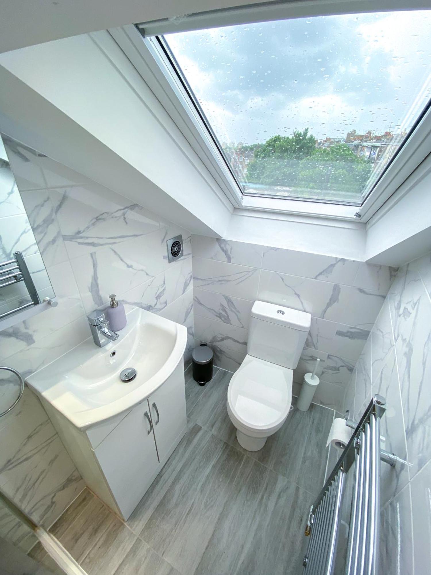 Large 1-bedroom Flat, 5 Guest, - F4 Apartment London