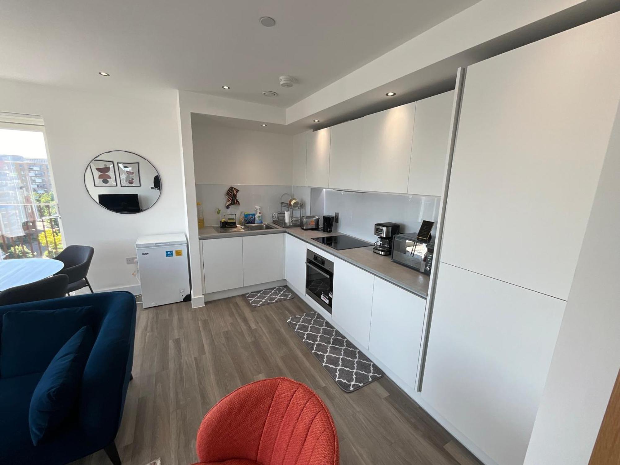 Single Bed In Shared Greater Gem Near O2 Arena & Thames With Free Parking *