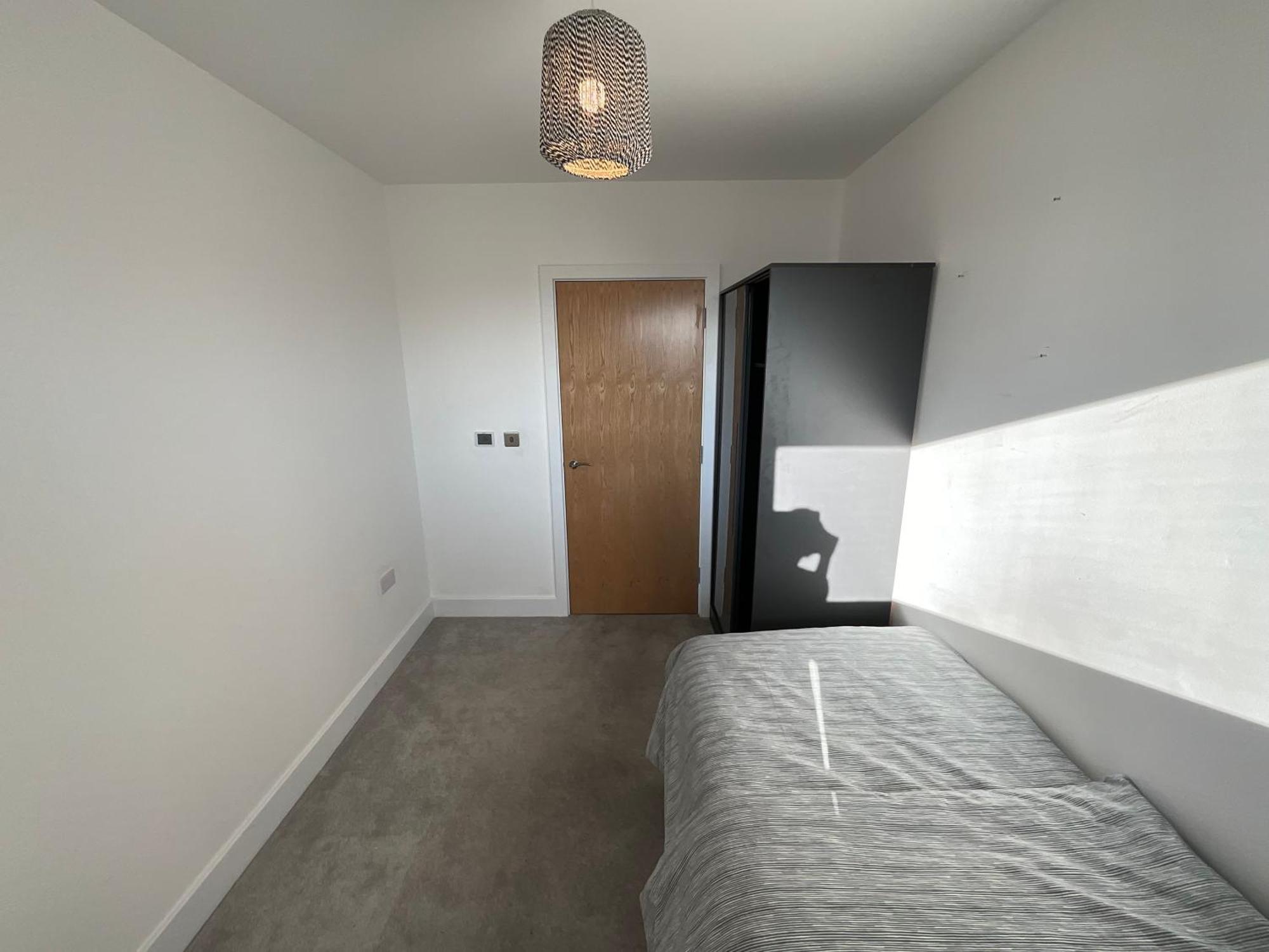 Single Bed In Shared Greater Gem Near O2 Arena & Thames With Free Parking Apartment *