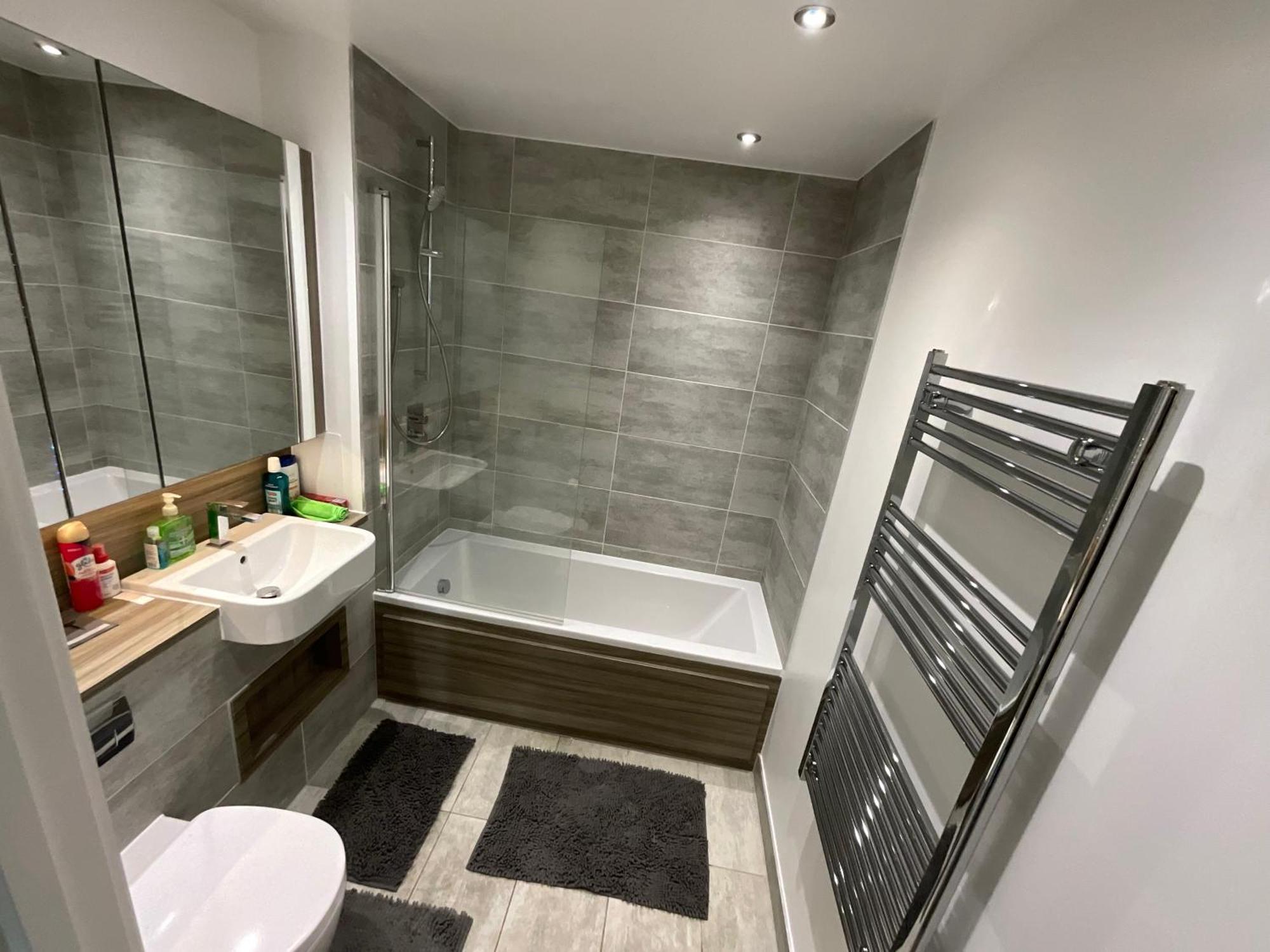 Single Bed In Shared Greater Gem Near O2 Arena & Thames With Free Parking *