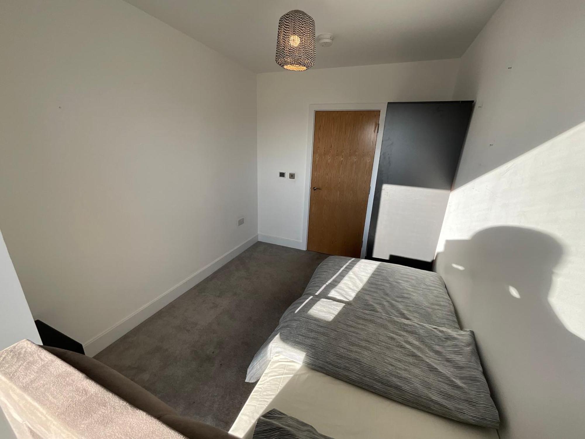 Single Bed In Shared Greater Gem Near O2 Arena & Thames With Free Parking Apartment *