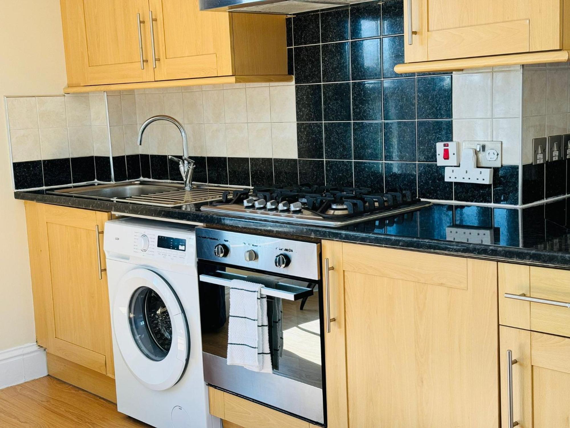 Spacious Flat In Streatham Apartment