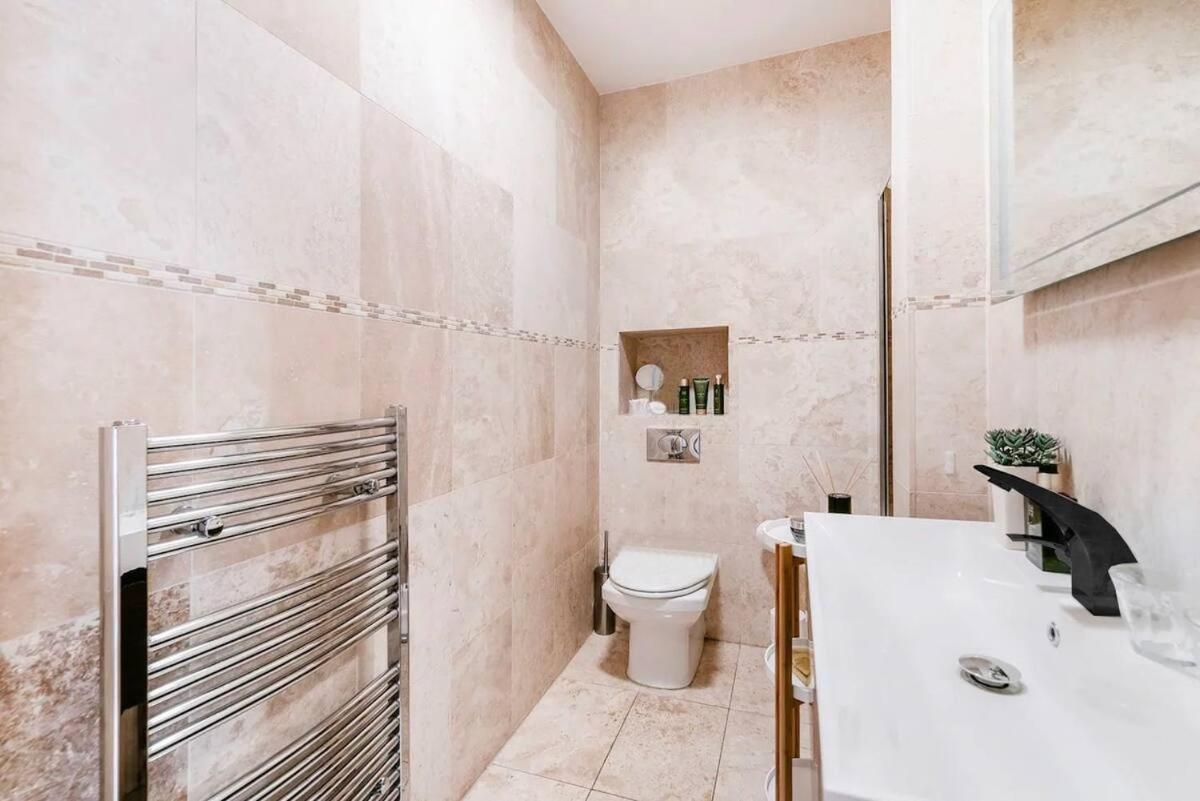 Awesome Leicester Sq! Fashion Flat For Theatre Families And Happy Friends London
