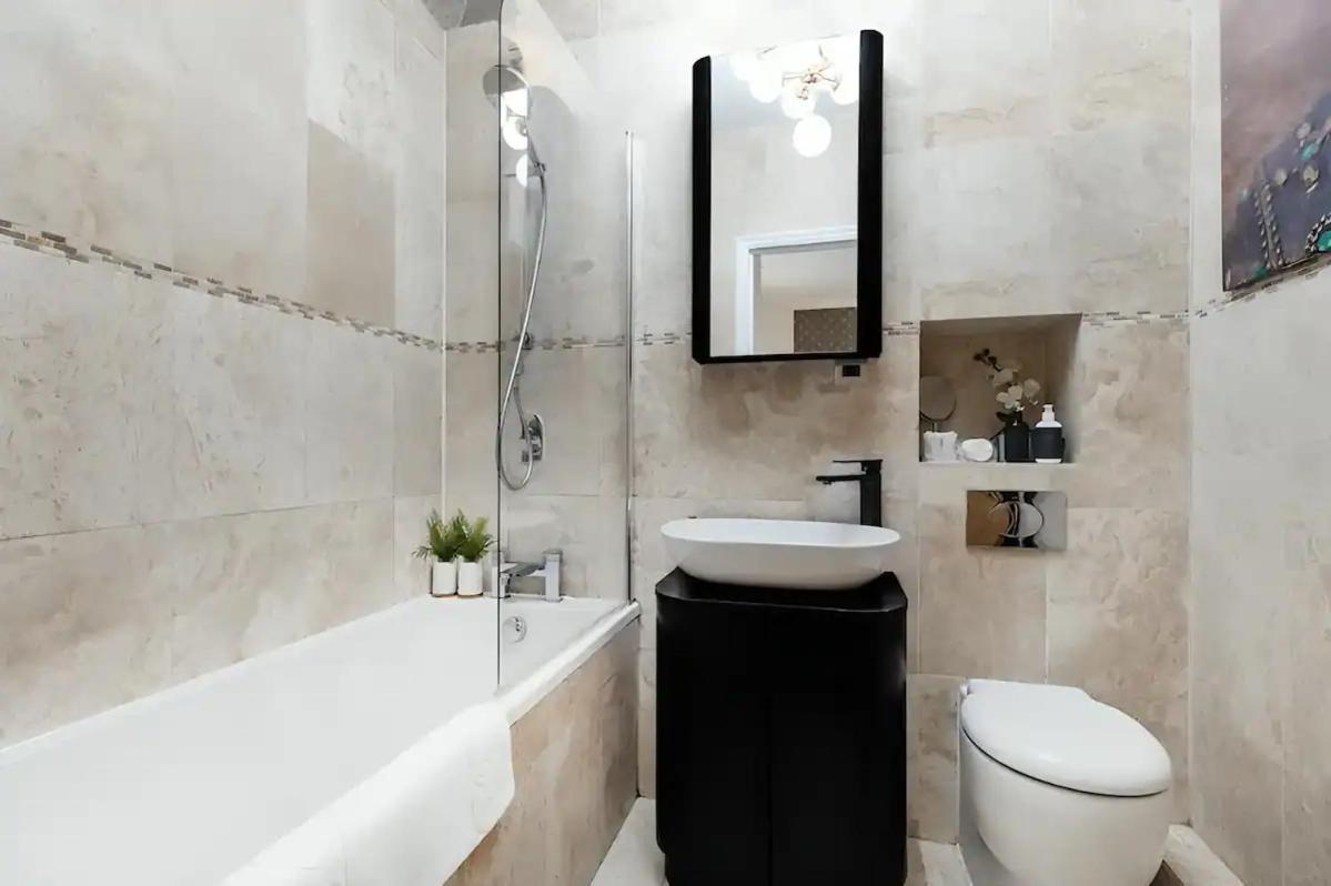 Awesome Leicester Sq! Fashion Flat For Theatre Families And Happy Friends Apartment London