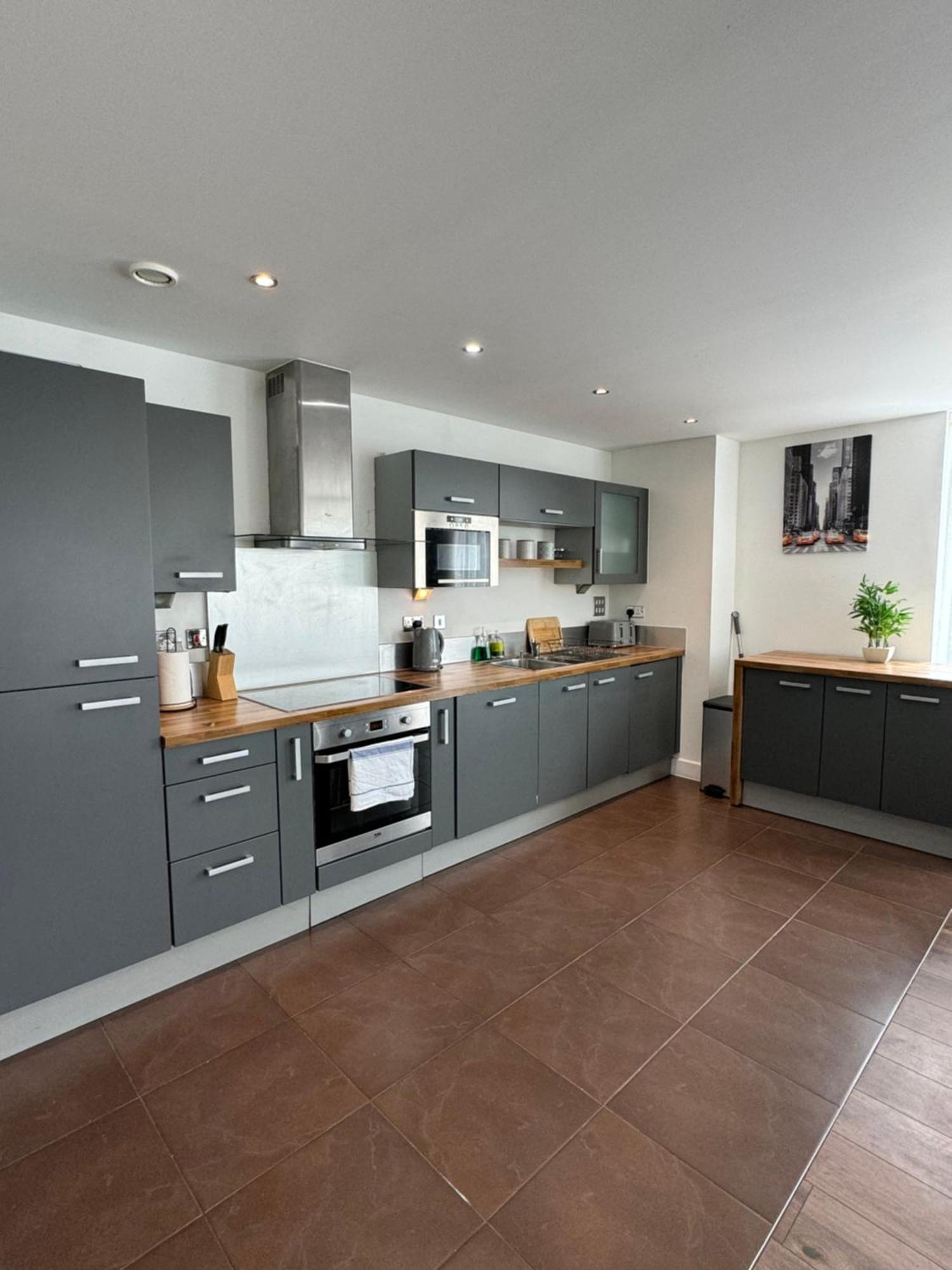 Luxury Dockview 3 Beds Excel Apartment
