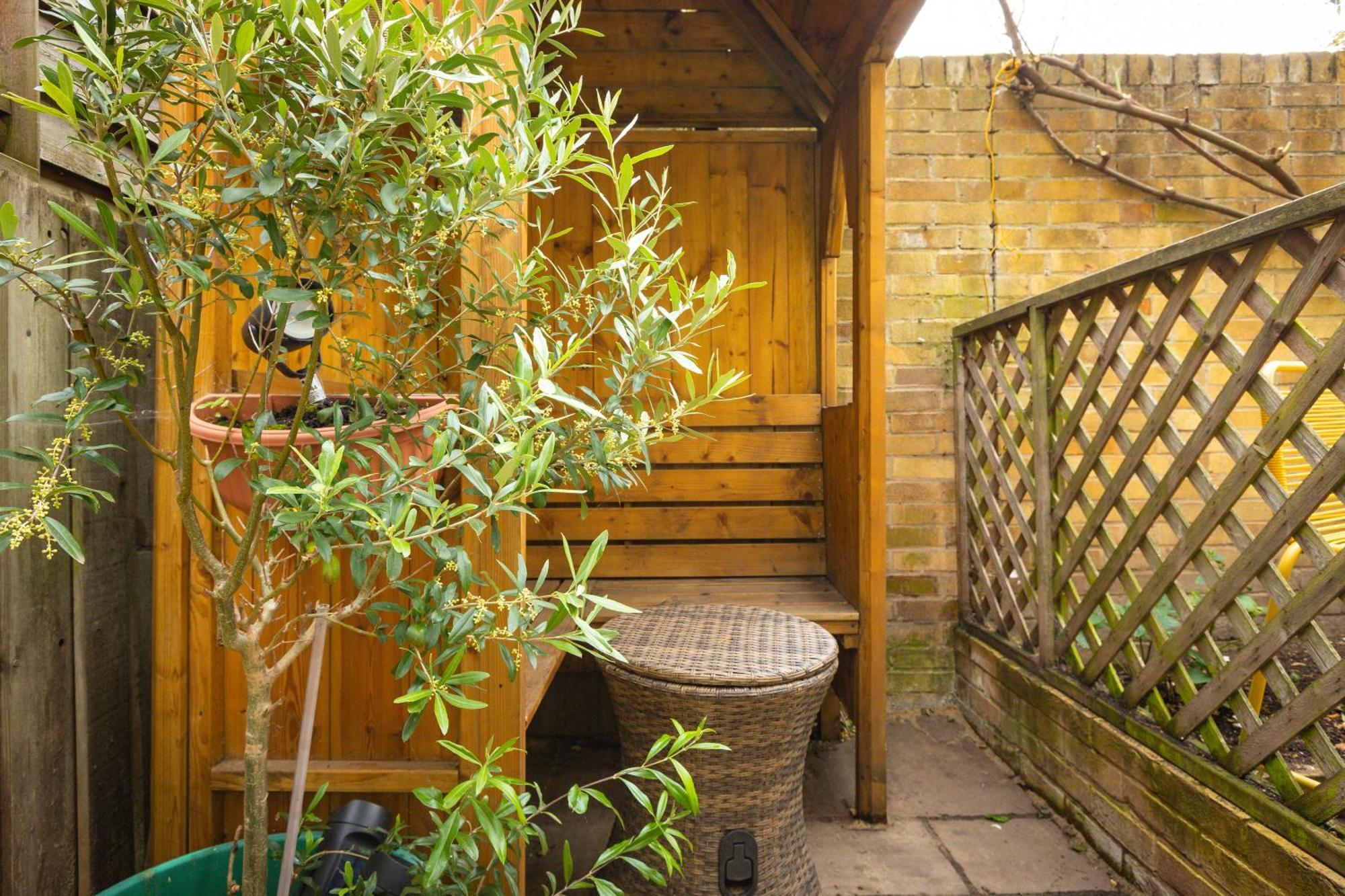Secluded 1br With Garden Near Vibrant Dalston London