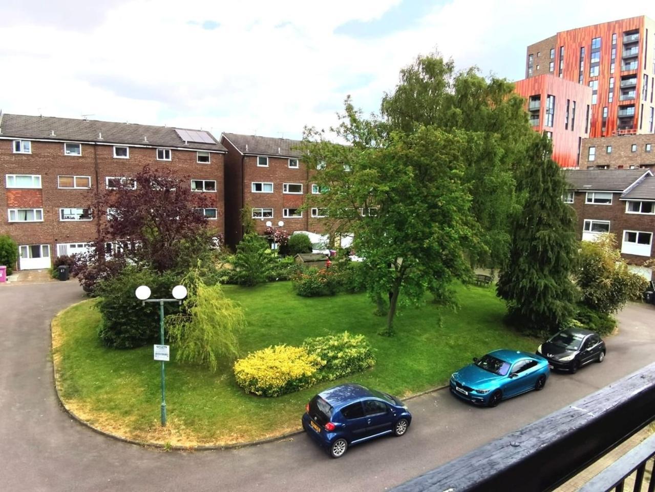 Cosy Bedroom With Private Bathroom Ensuite In Canary Wharf E14 Only 1 Stop To Excel And O2 For Short Or Long Let In Canary Wharf, Less Than An Hour From Heathrow, Stansted And Gatwick Airport Guest house