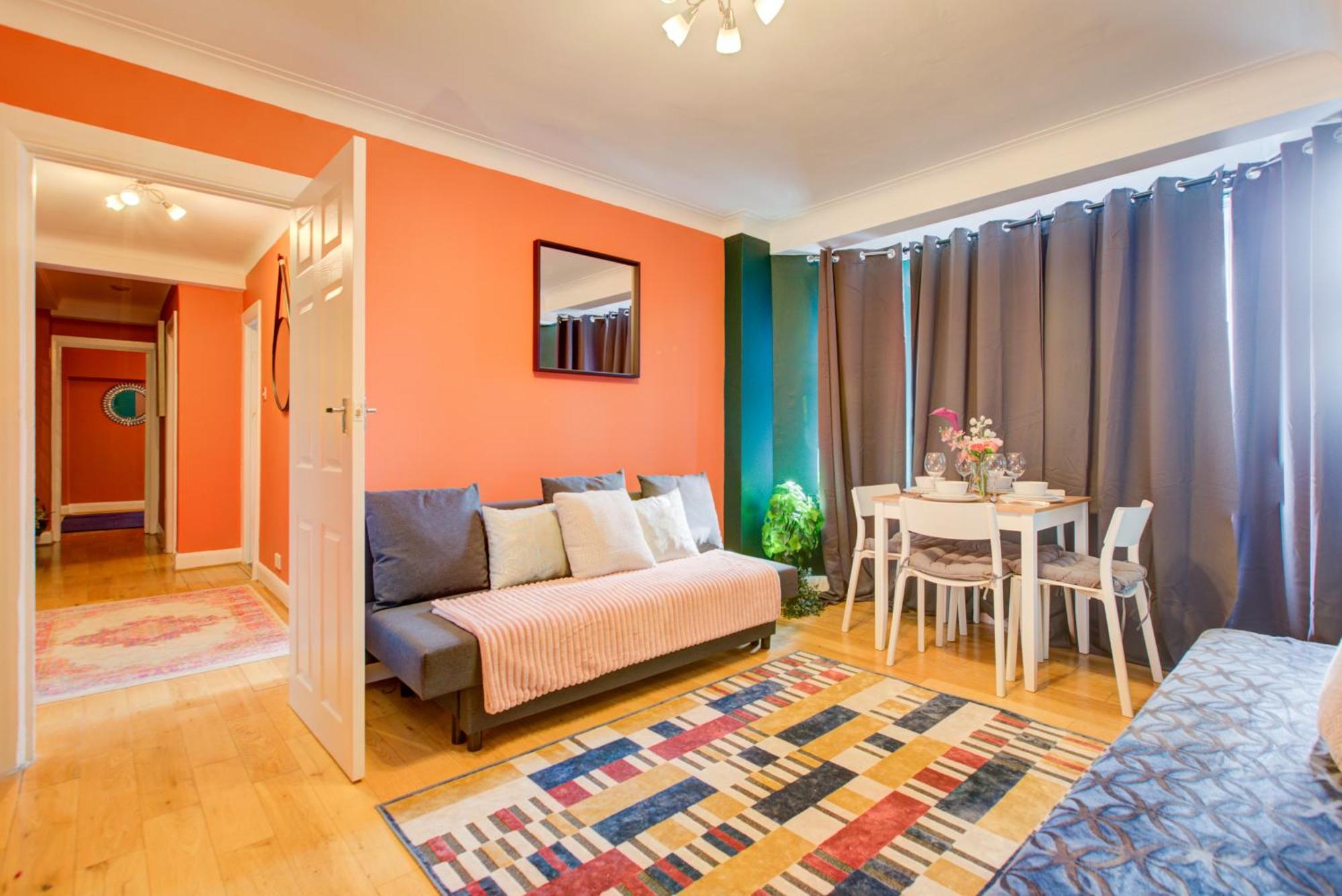 Apartment 2 Bedroom And Living Flat In Central