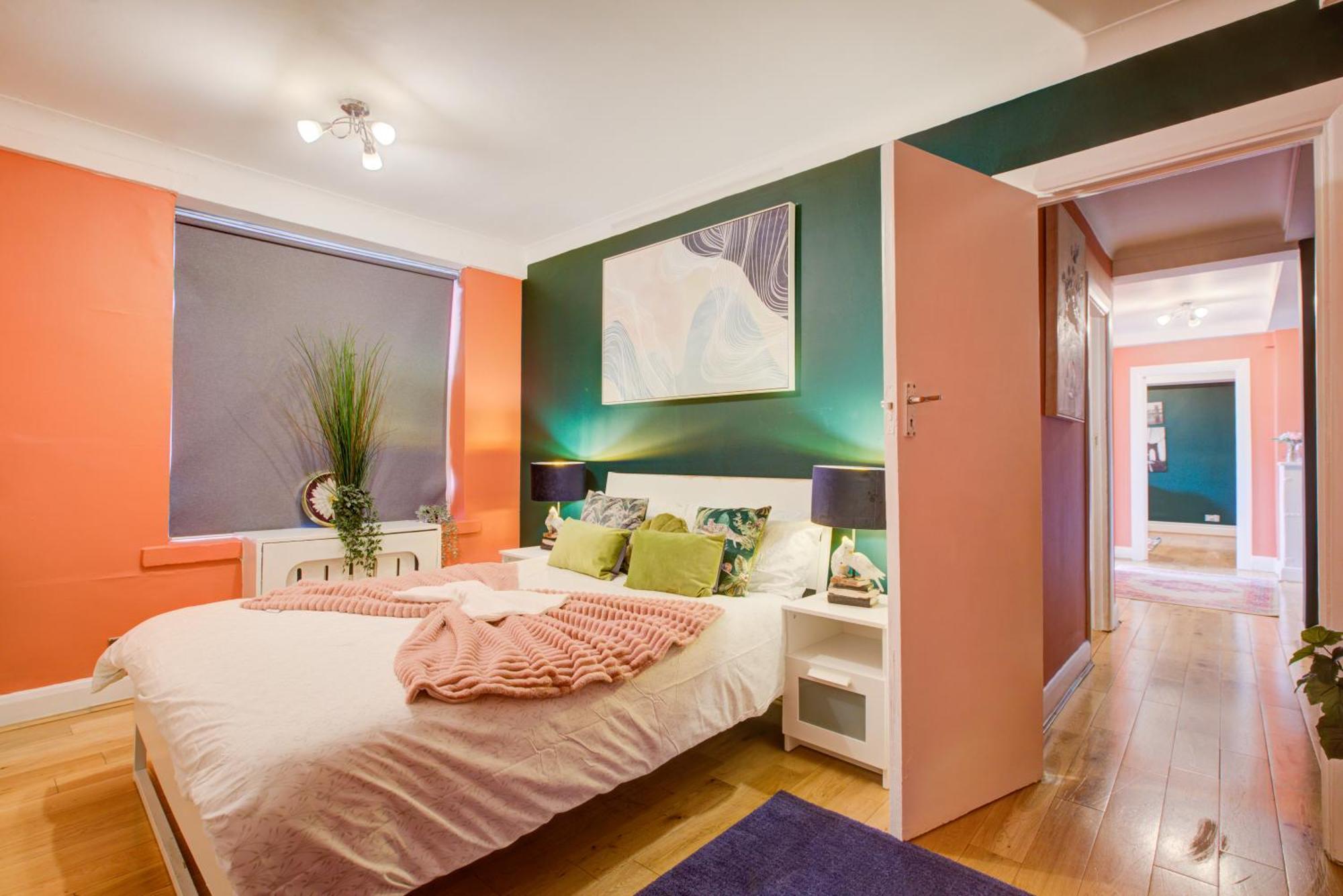2 Bedroom And Living Flat In Central * London