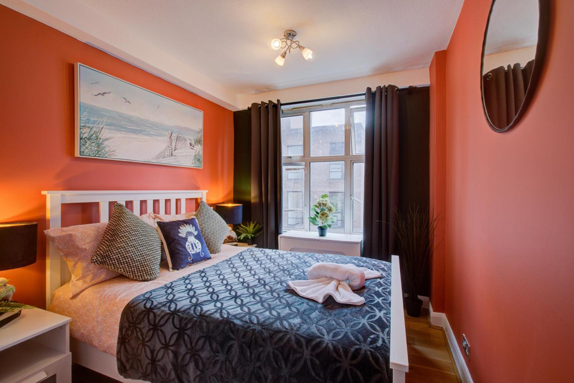 Apartment 2 Bedroom And Living Flat In Central *