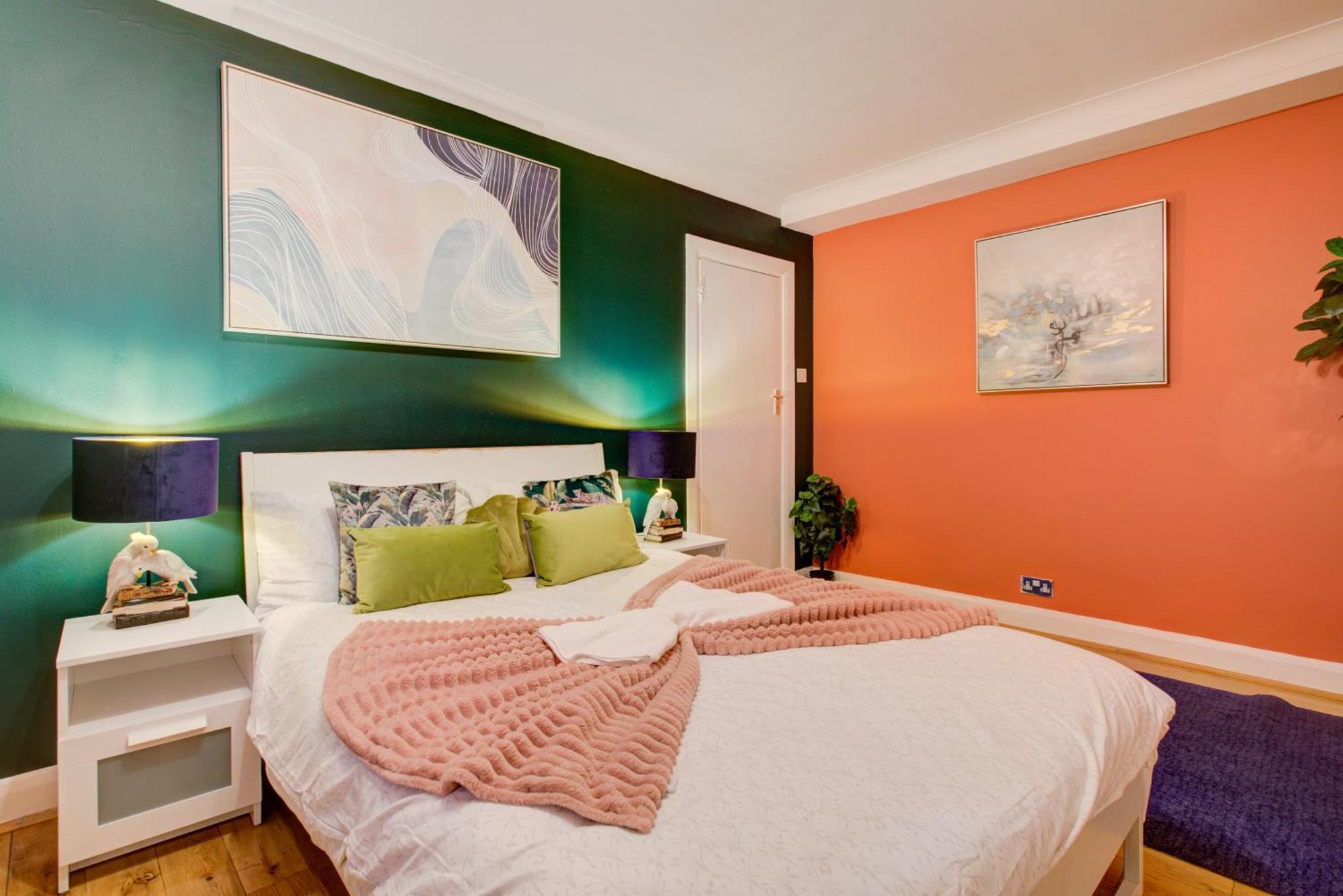 Apartment 2 Bedroom And Living Flat In Central London