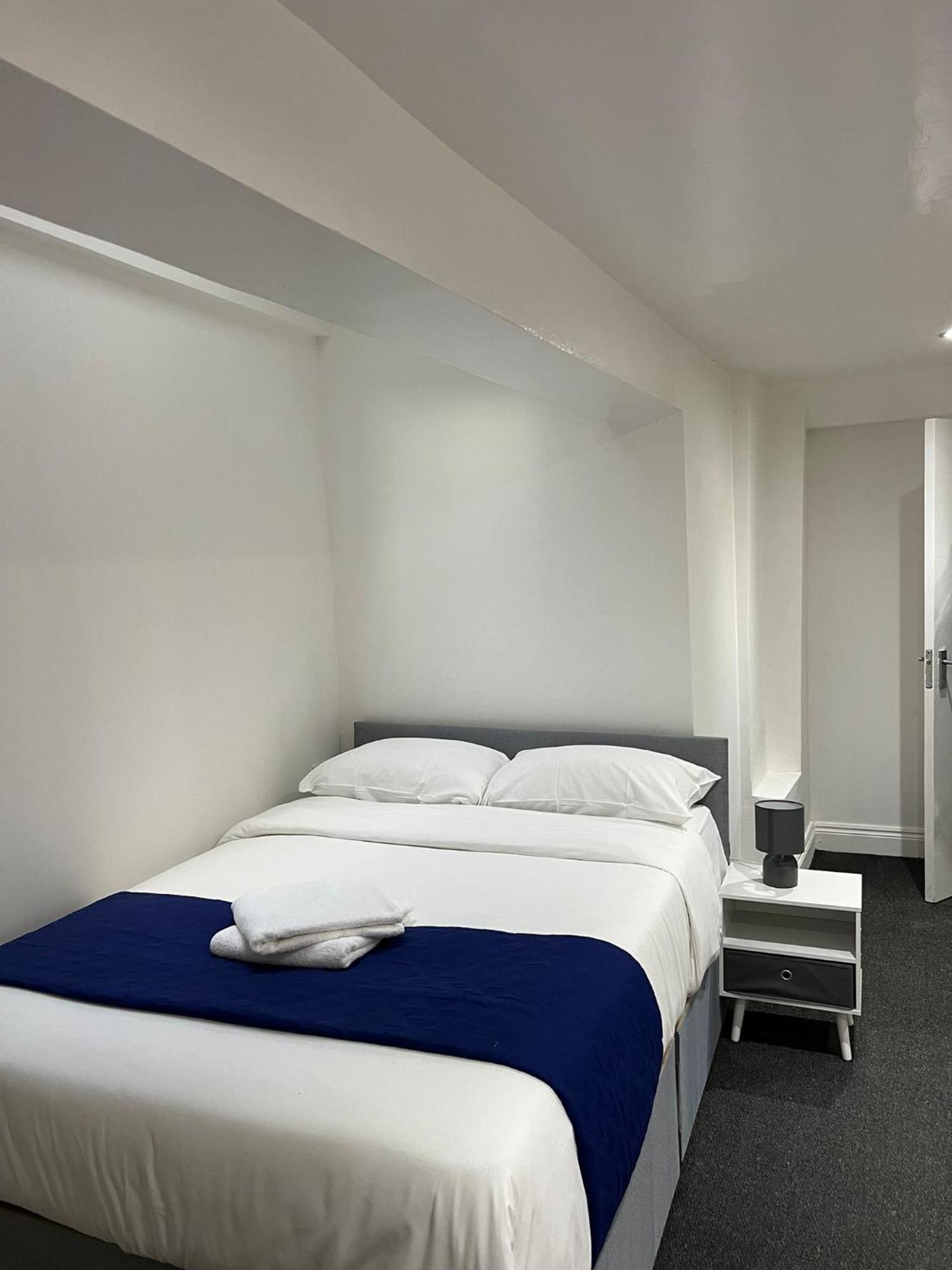 Apartment Starlet Manor Park London