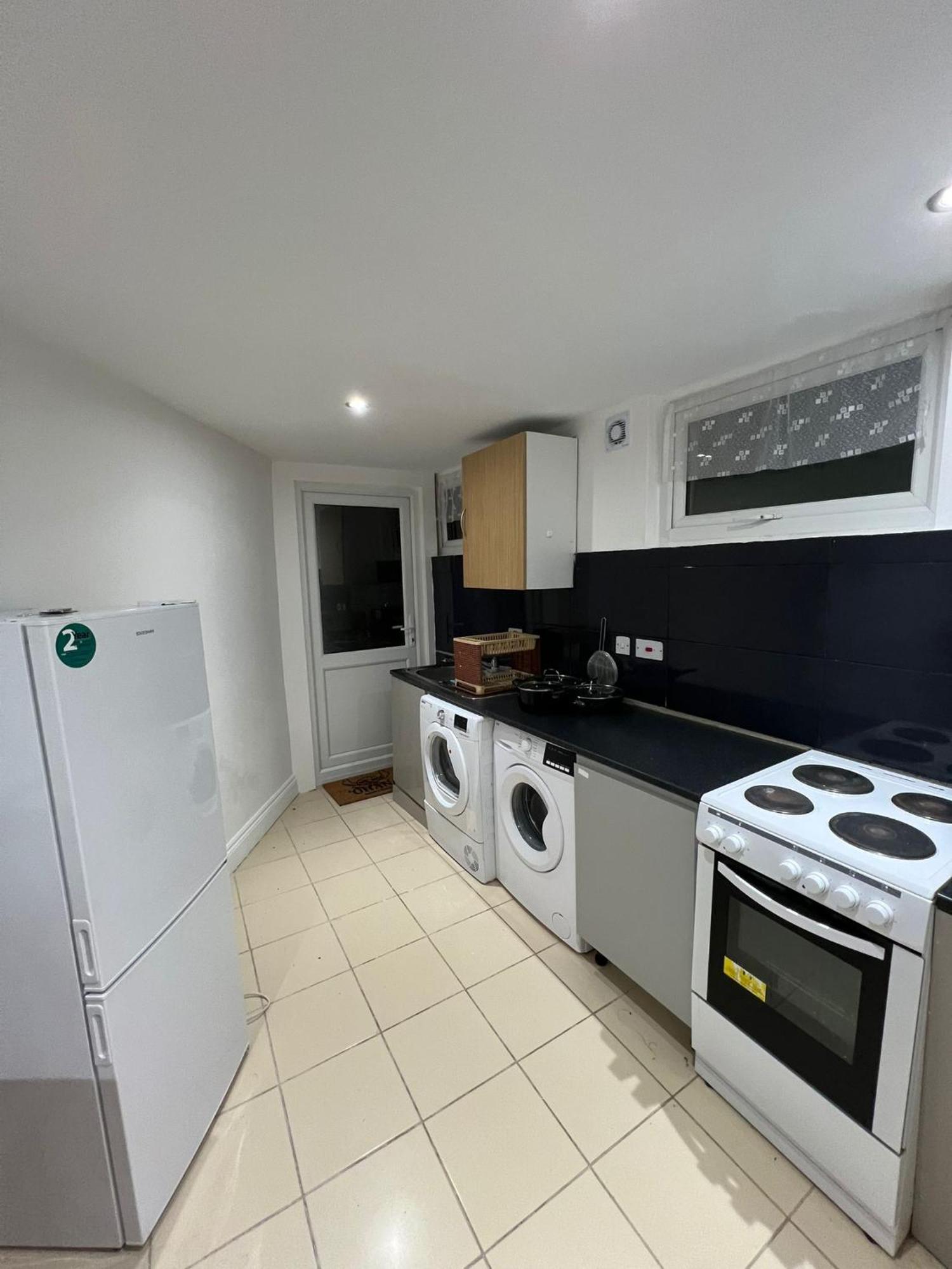 Apartment Starlet Manor Park London