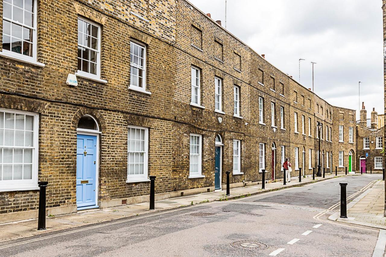 Renovated Historic & Garden In Enclave Holiday home London
