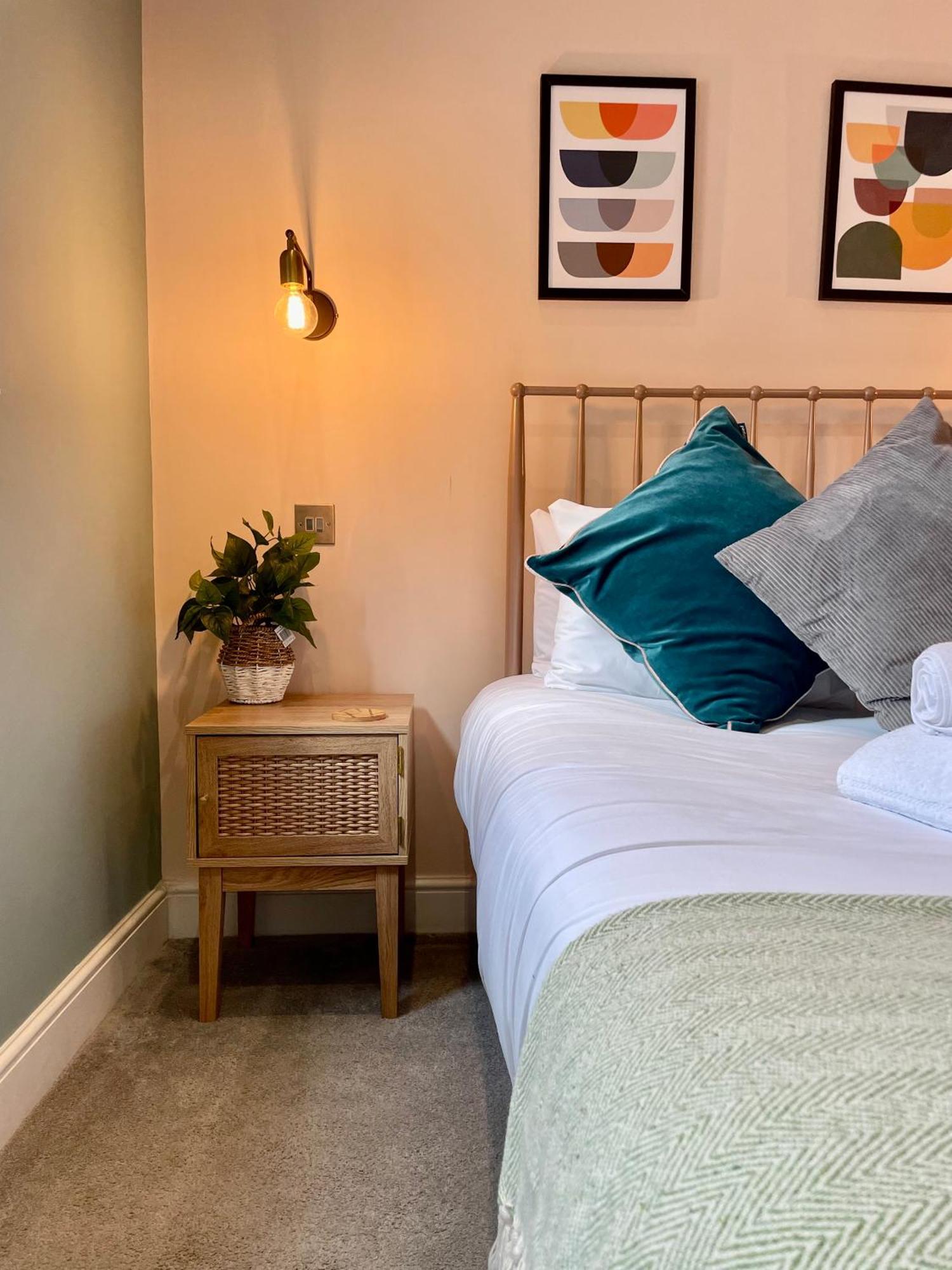 Pillow Menu! 1 Bed Garden Flat Finsbury Park * London