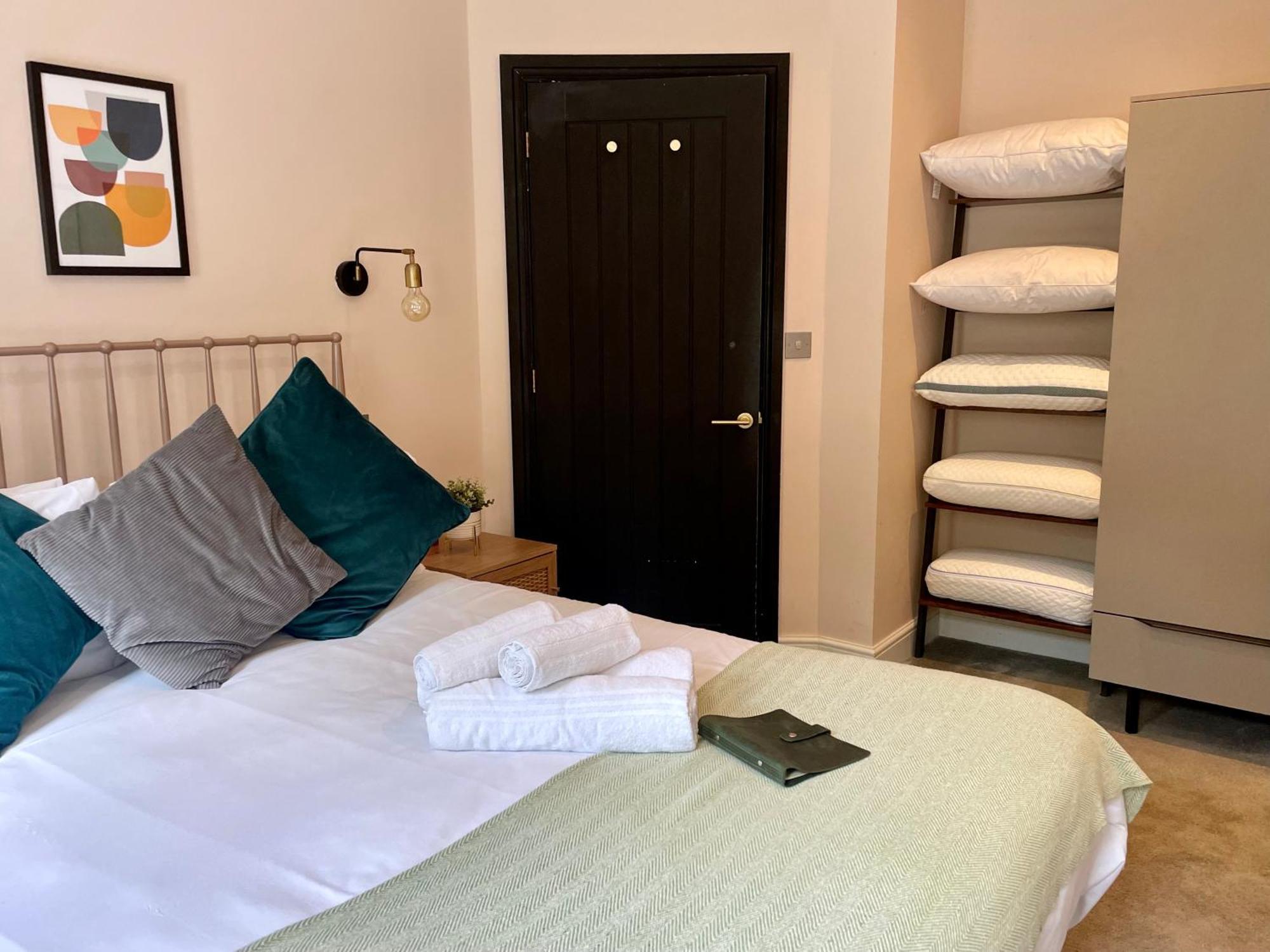 Pillow Menu! 1 Bed Garden Flat Finsbury Park Apartment London