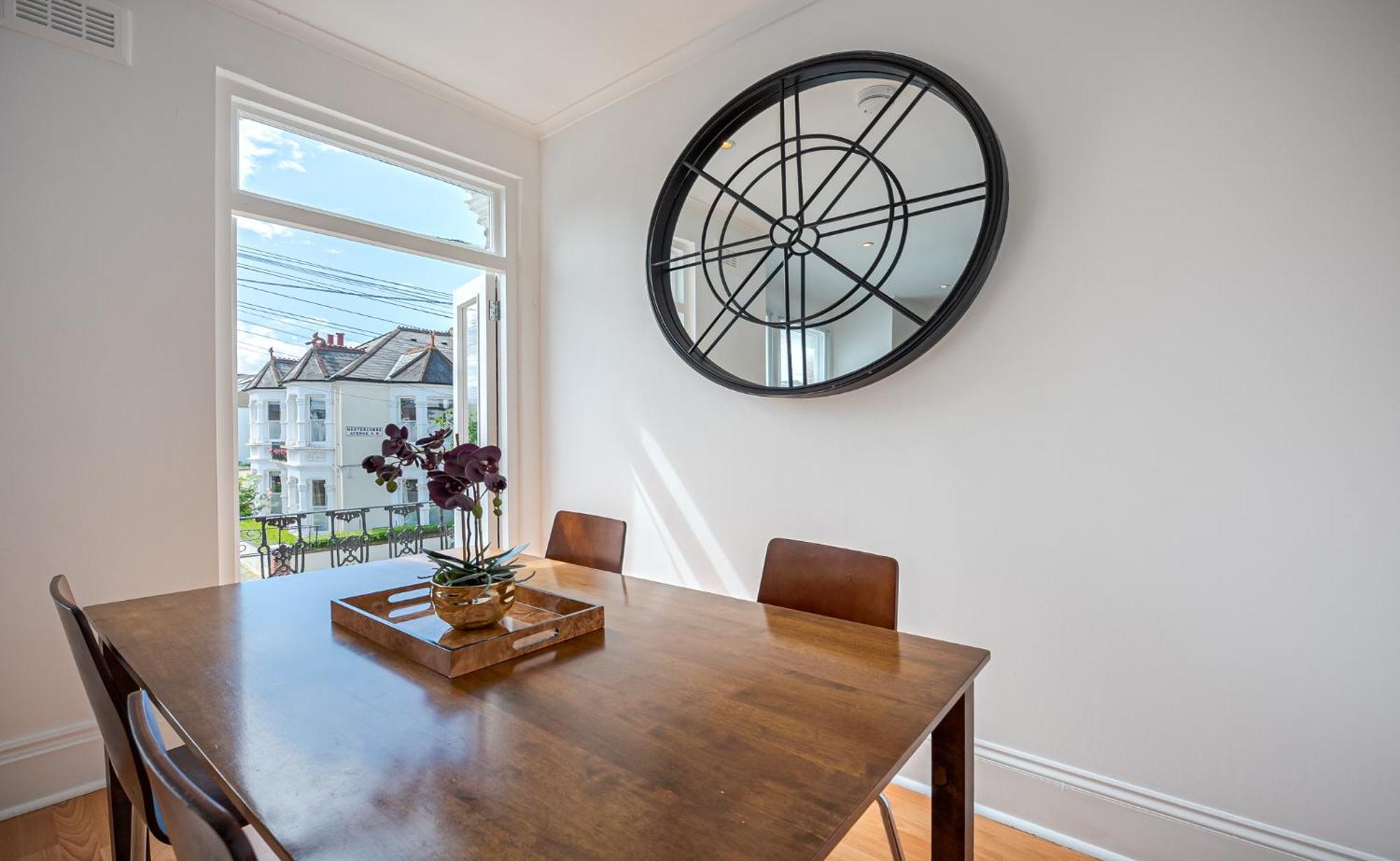 Stylish 3-Bedroom Home In The Heart Of Fulham *