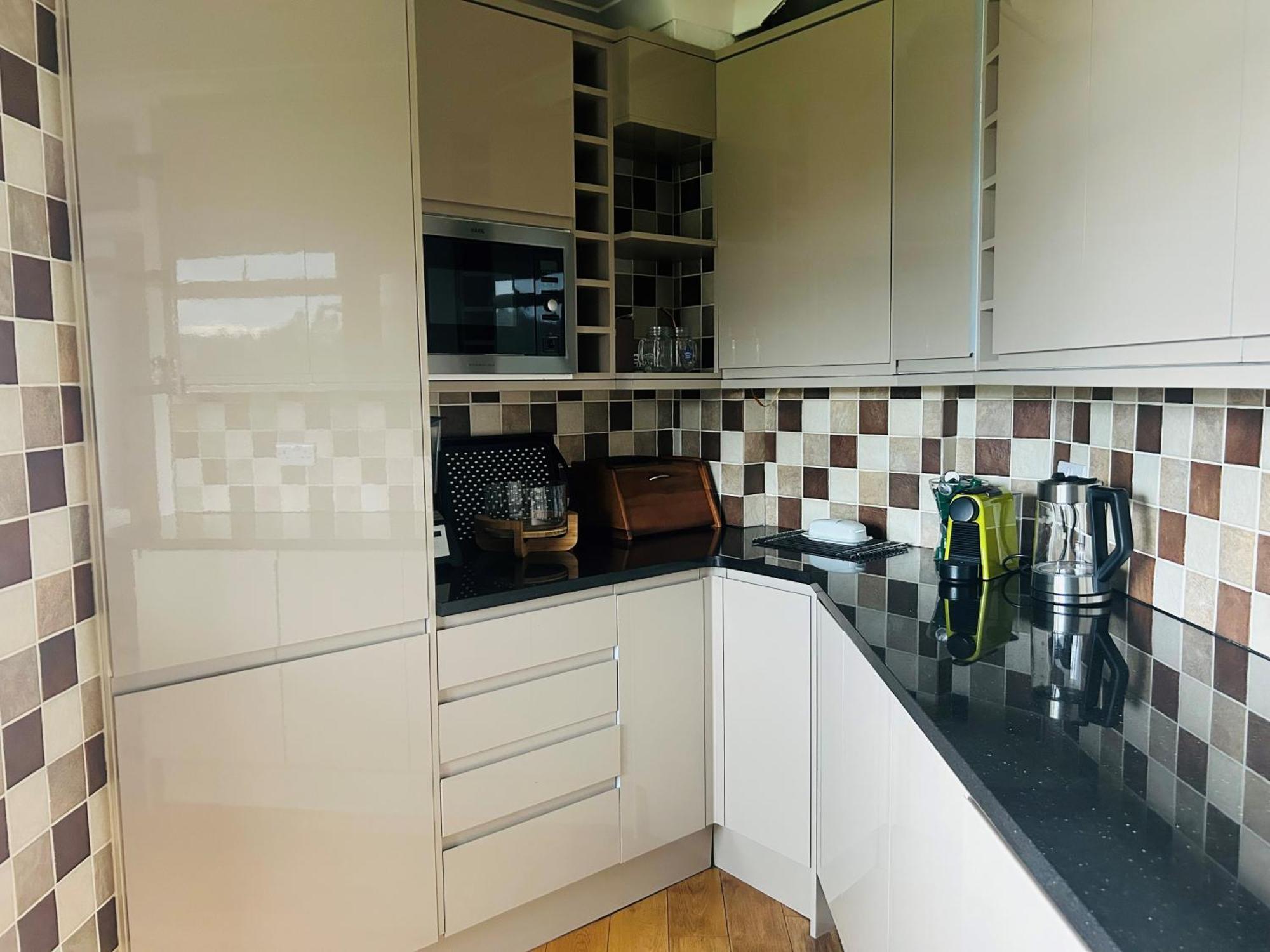 Cosy Wimbledon With 2 Bedrooms Apartment