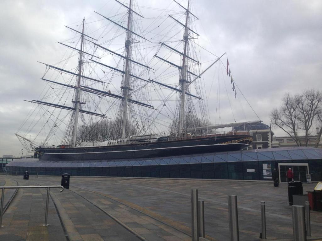Modern 2-bed In Greenwich - Prime Location Near Cutty Sark & Excellent Transport Links *