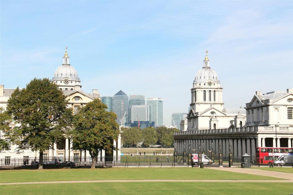 Apartment Modern 2-bed In Greenwich - Prime Location Near Cutty Sark & Excellent Transport Links London