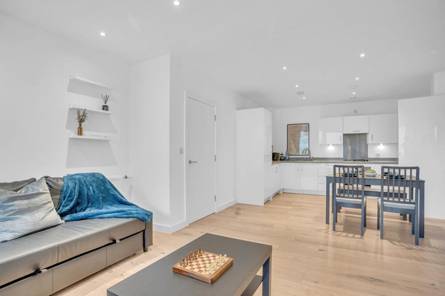 Modern 2-bed In Greenwich - Prime Location Near Cutty Sark & Excellent Transport Links Apartment *