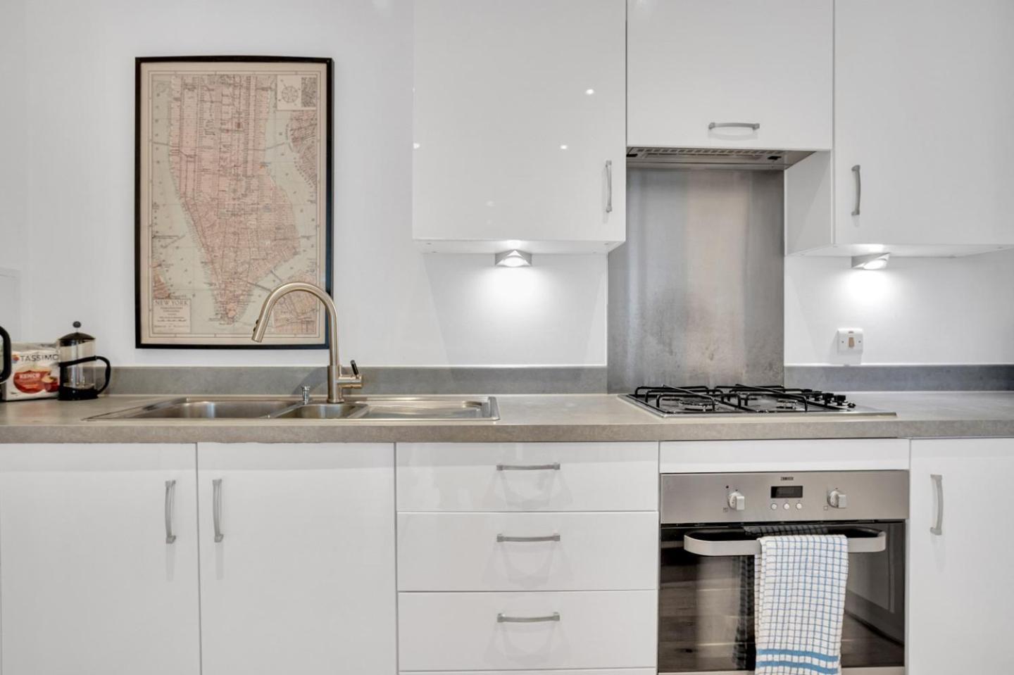 Apartment Modern 2-bed In Greenwich - Prime Location Near Cutty Sark & Excellent Transport Links *