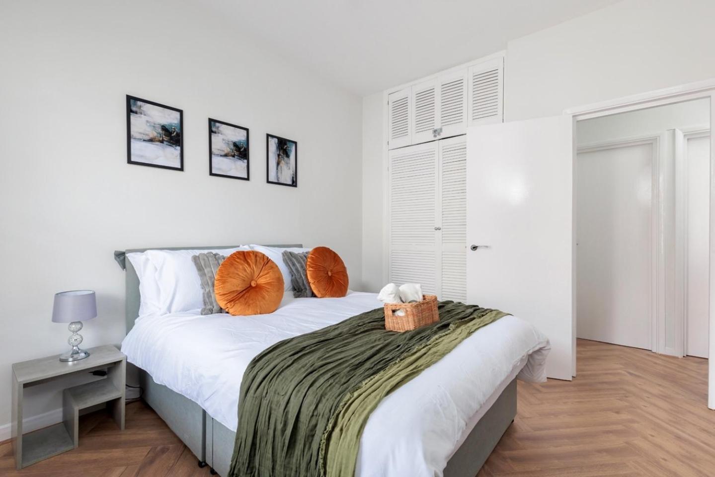 Apartment Modern 2-bed In Greenwich - Prime Location Near Cutty Sark & Excellent Transport Links *
