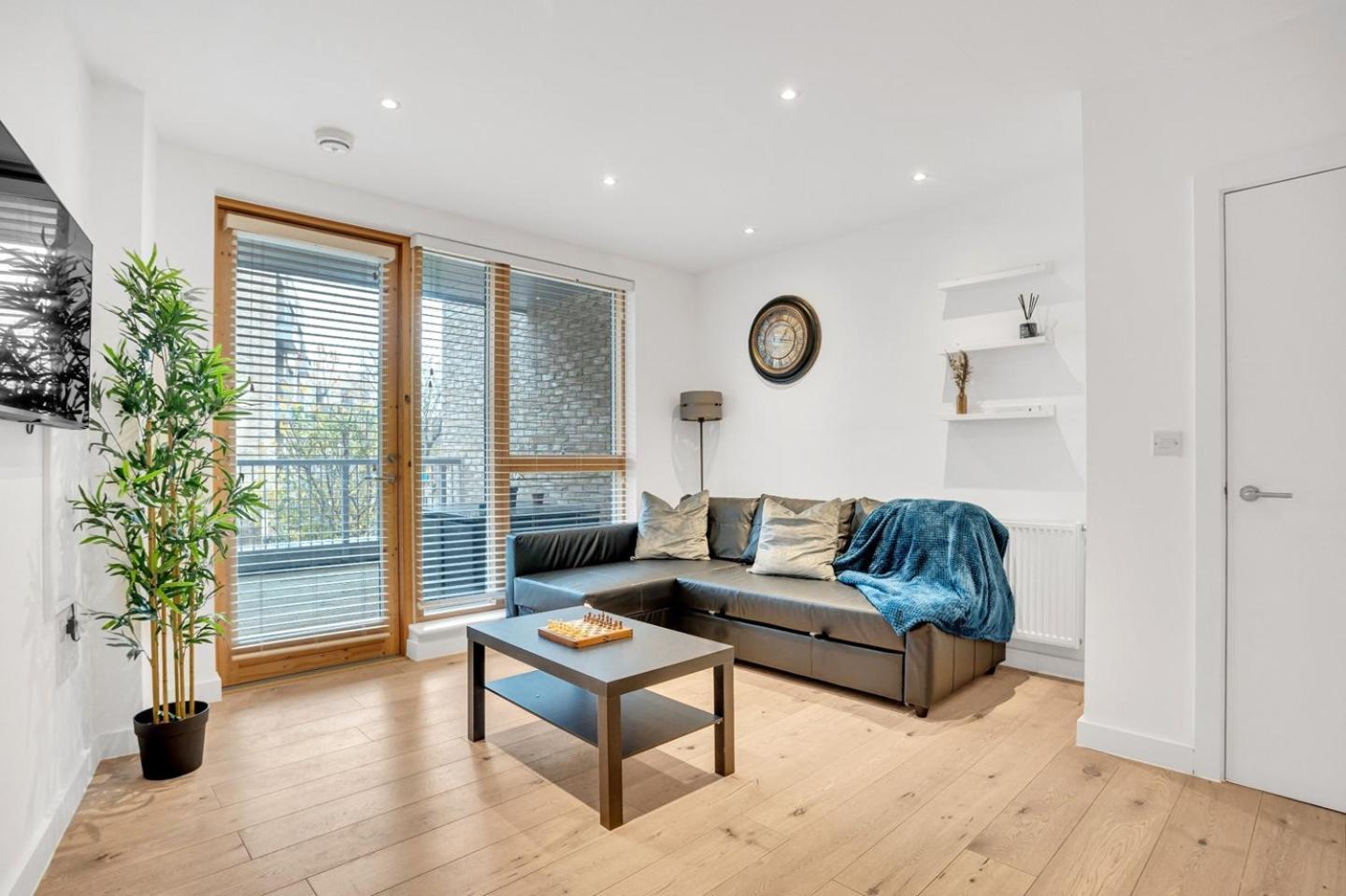 Modern 2-bed In Greenwich - Prime Location Near Cutty Sark & Excellent Transport Links *