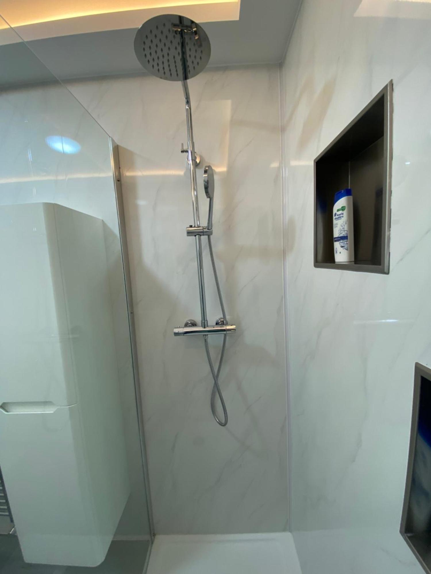 Apartment 2 Bedroom Flat London