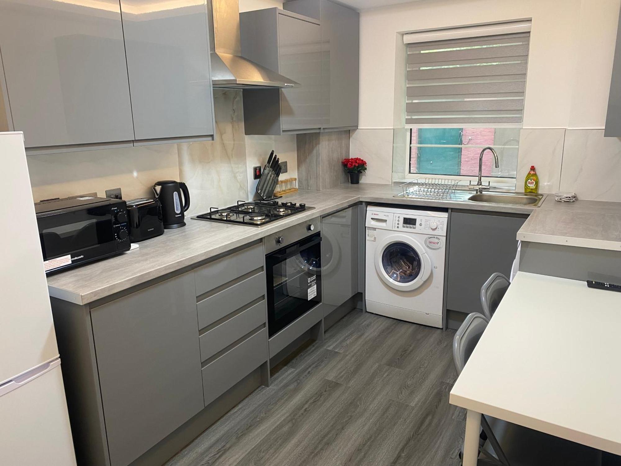 2 Bedroom Flat * London