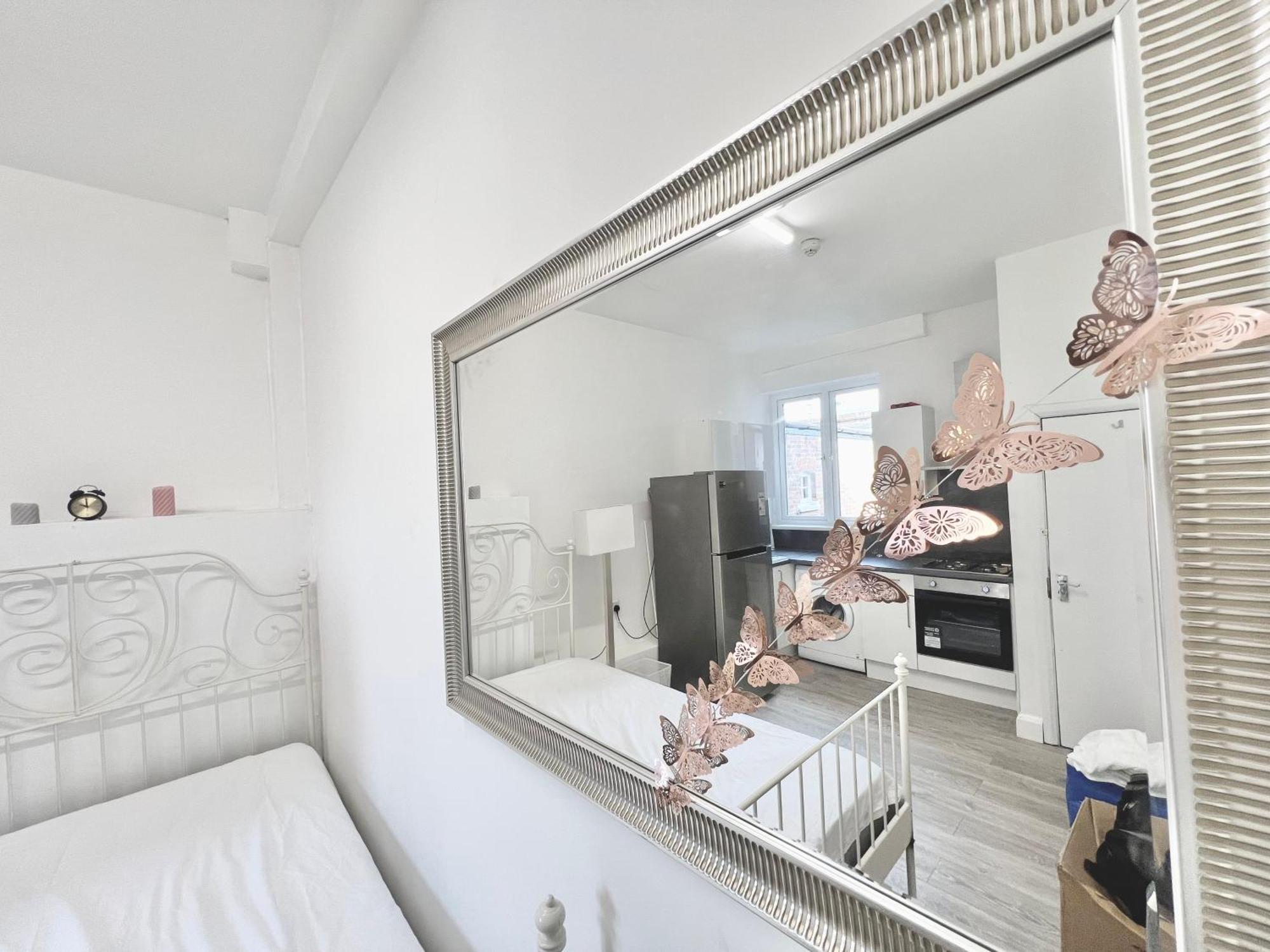 Apartment Complete Flat Netflix And Fast Wifi
