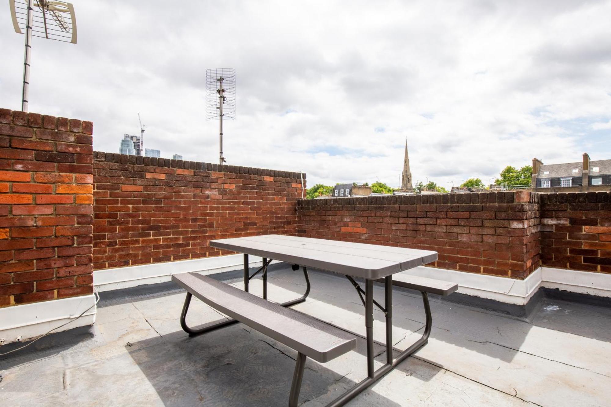 Apartment Unique Spacious Central 3 Bedroom With Rooftop Terrace
